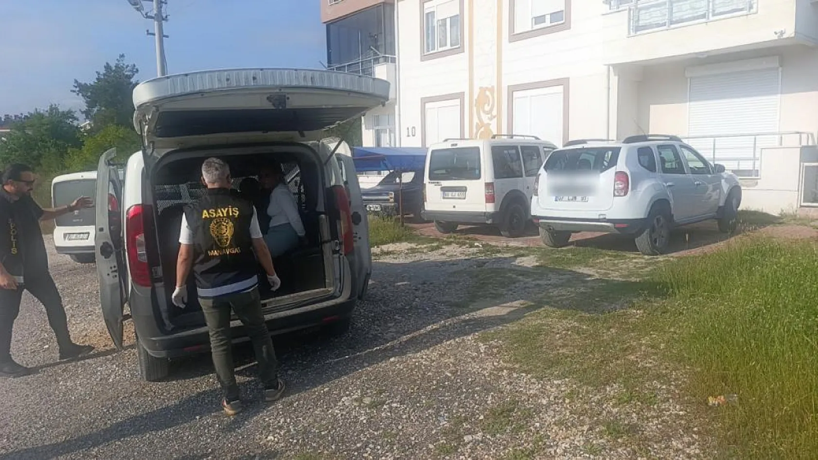 Camiye gelen eski belediye başkanına büyük şok: Bu sefer ayakkabı değil, otomobil çalındı