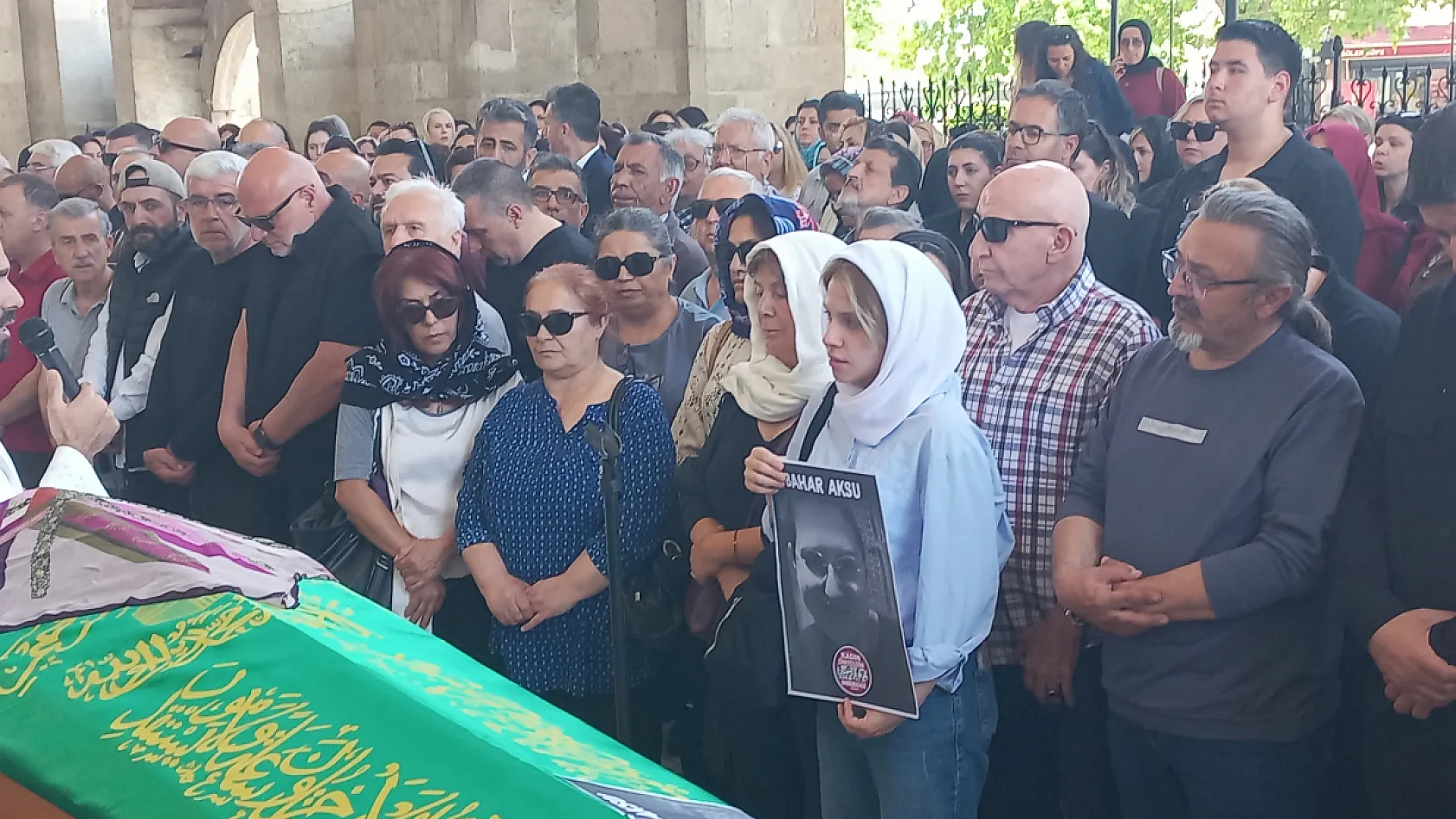 Merhume Bahar Aksu'nun teyzesi konuştu, 'Babası zengin olduğu için peşini bırakmadı'