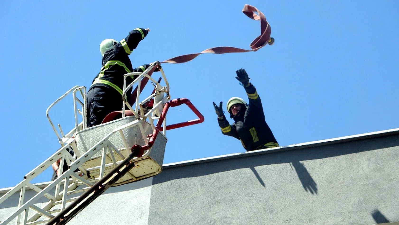 Menteşe'de bacadan çıkan yangın paniğe neden oldu