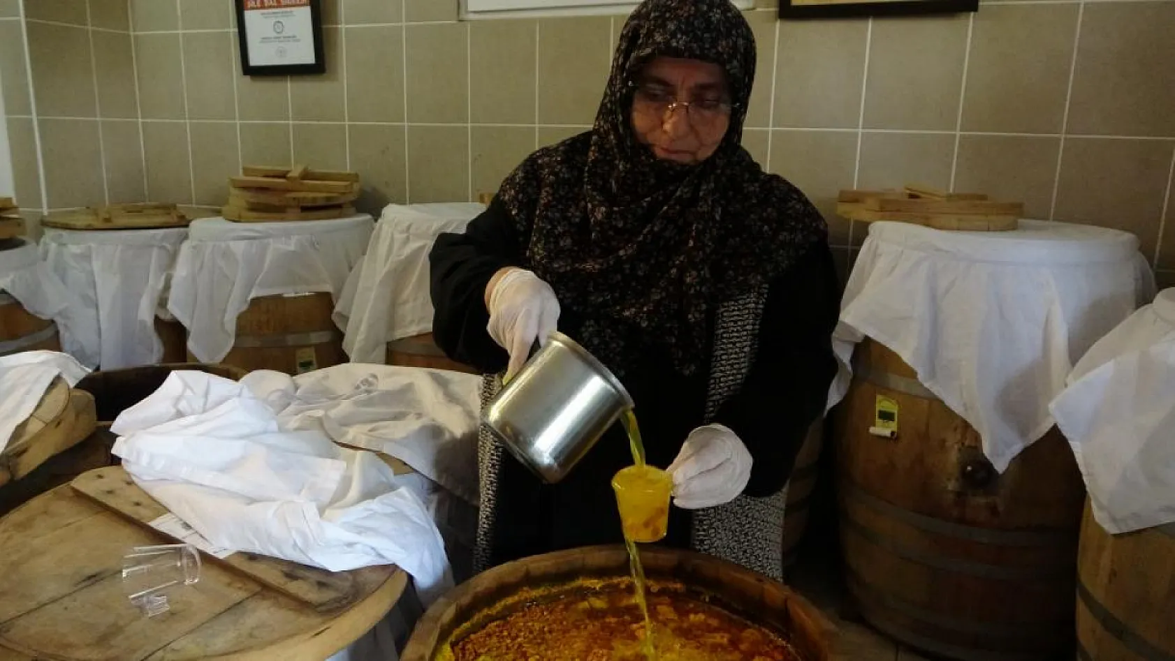 50 çeşit şifa: Dededen kalma tariflerle sirke yapıyor