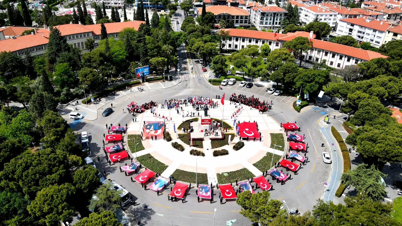 Muğla'da 19 Mayıs Haftası çelenk sunumuyla başladı