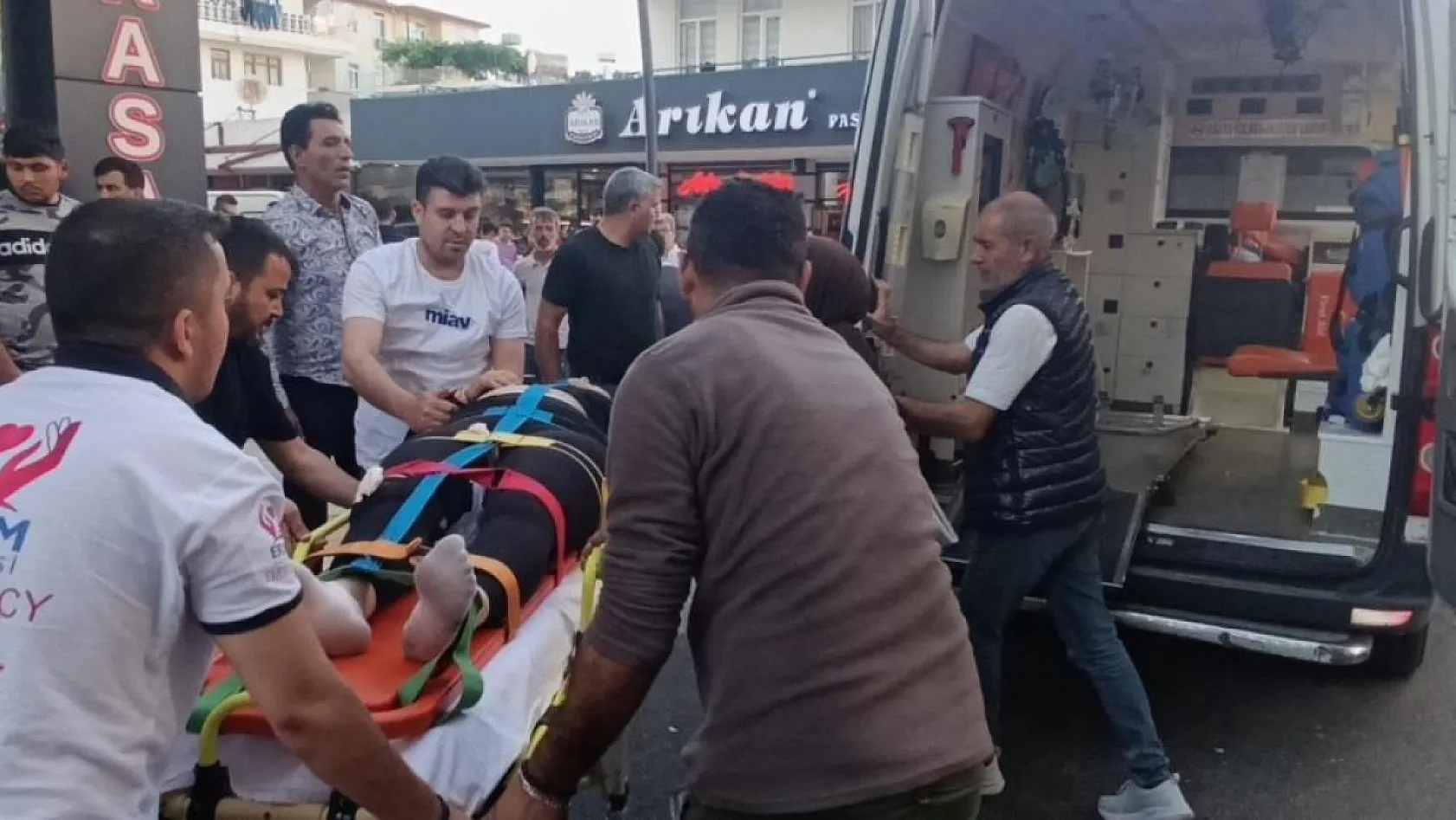 Motosiklet midibüse çarptı: 25 yaşındaki genç hayatını kaybetti