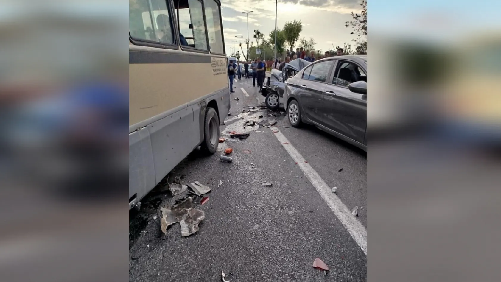 Servis minibüsü kazası: 14 kişi yaralandı