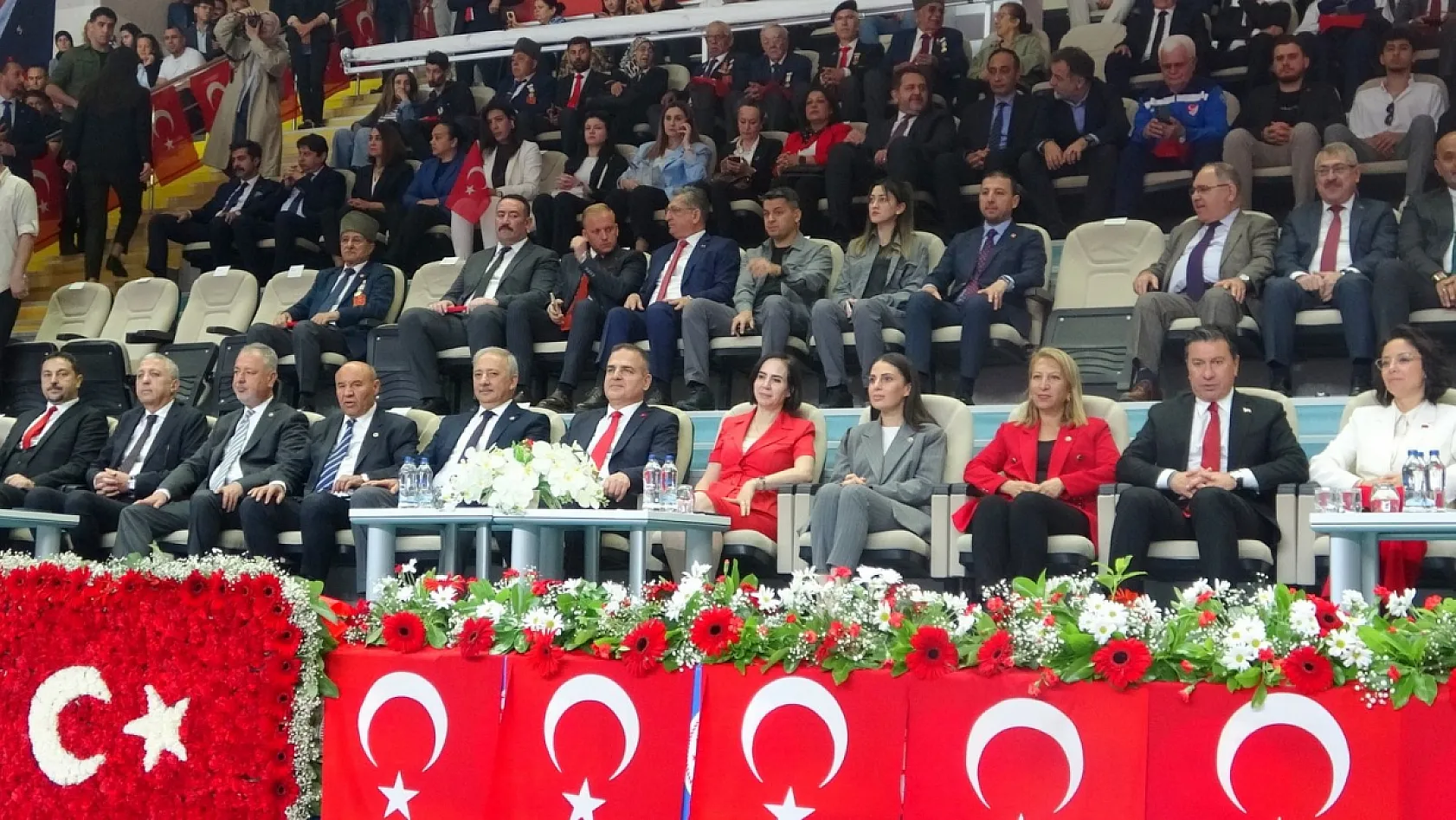 Muğla'da 19 Mayıs coşkusu F-16'ların gösterisiyle başladı