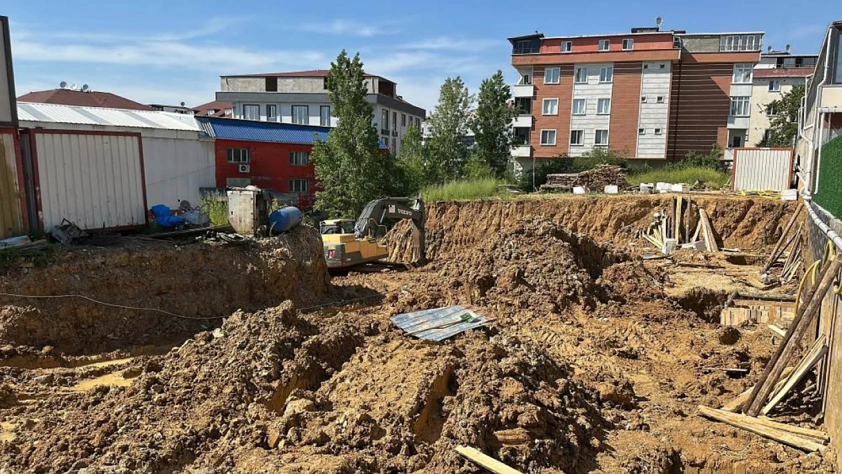 İnşaat alanında toprak kayması: 3 işçi kurtarıldı