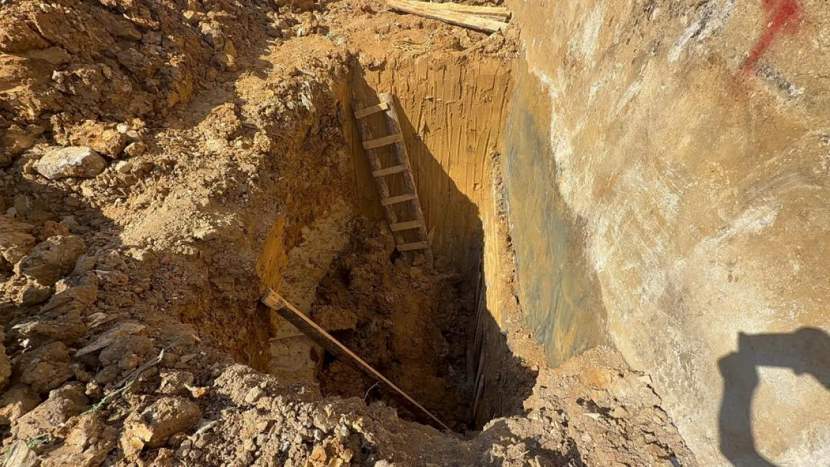 İnşaat alanında toprak kayması: 3 işçi kurtarıldı