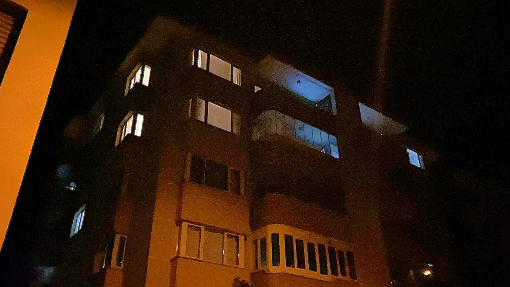 Feci Olay: 21 yaşındaki genç balkondan düşerek hayatını kaybetti