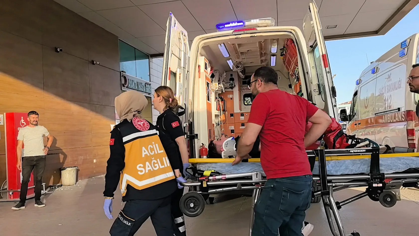 Kontrolden çıktı, şarampole yuvarlandı: 5 yaralı