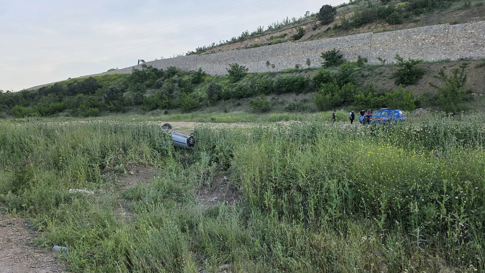Kontrolden çıktı, şarampole yuvarlandı: 5 yaralı