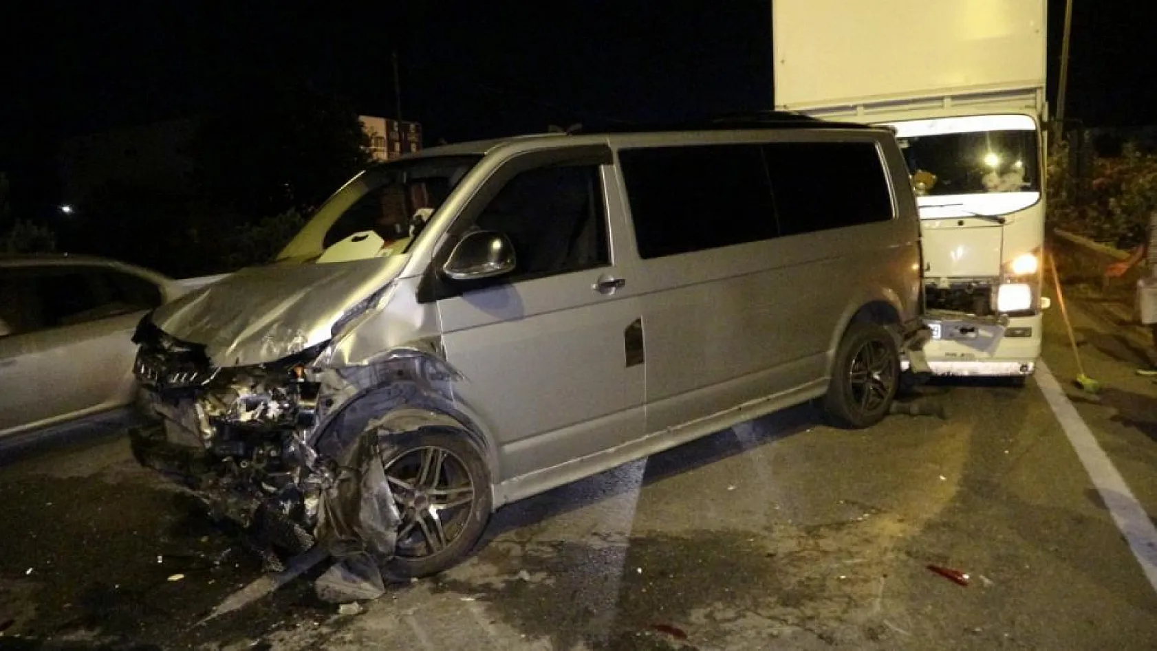 5 araçlı zincirleme kaza: 3 yaralı