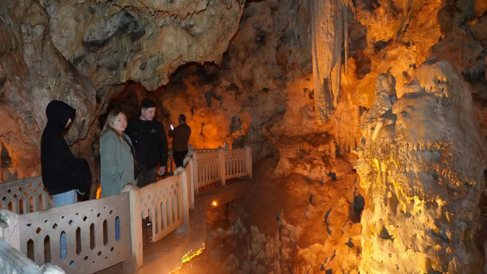 Türkiye'nin ilk turistik mağarası İnsuyu, kuruyan sularıyla fosil haline geldi