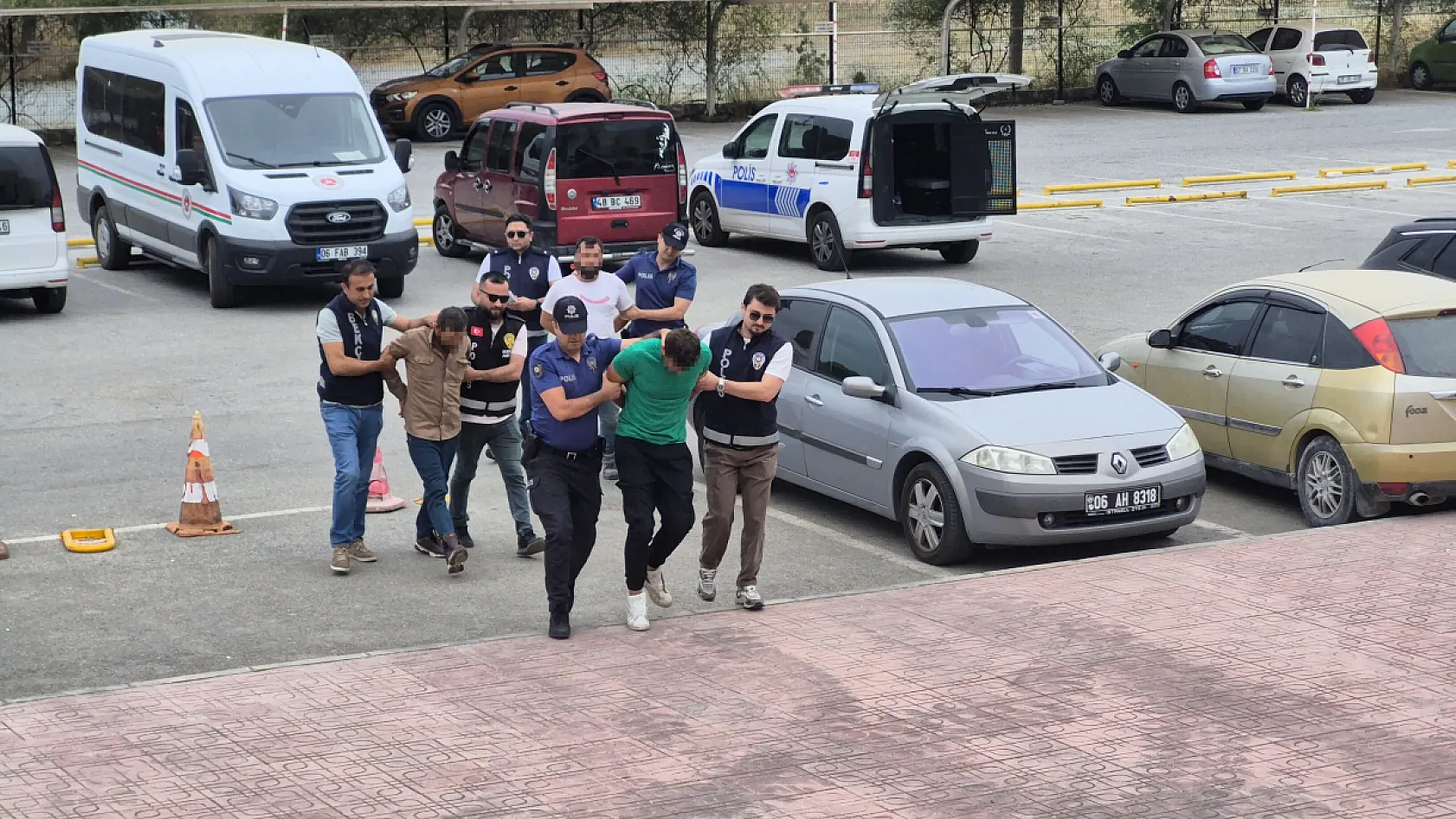 Bodrum'da polise saldıran şüpheliler serbest bırakıldı