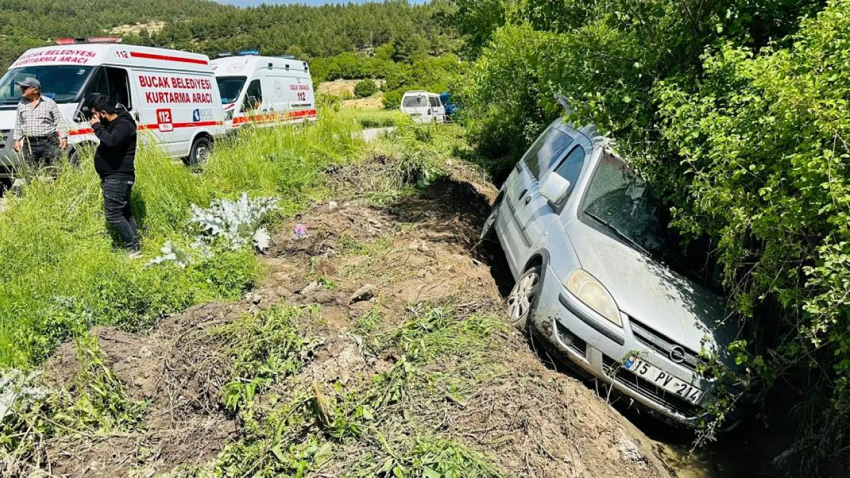 Kontrolden çıkan araç şarampole devrildi: 2 yaralı