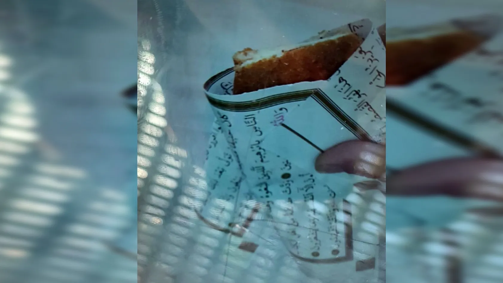 Skandal: Kantinci Kur'an-ı Kerim sayfalarını tost kağıdı yaptı