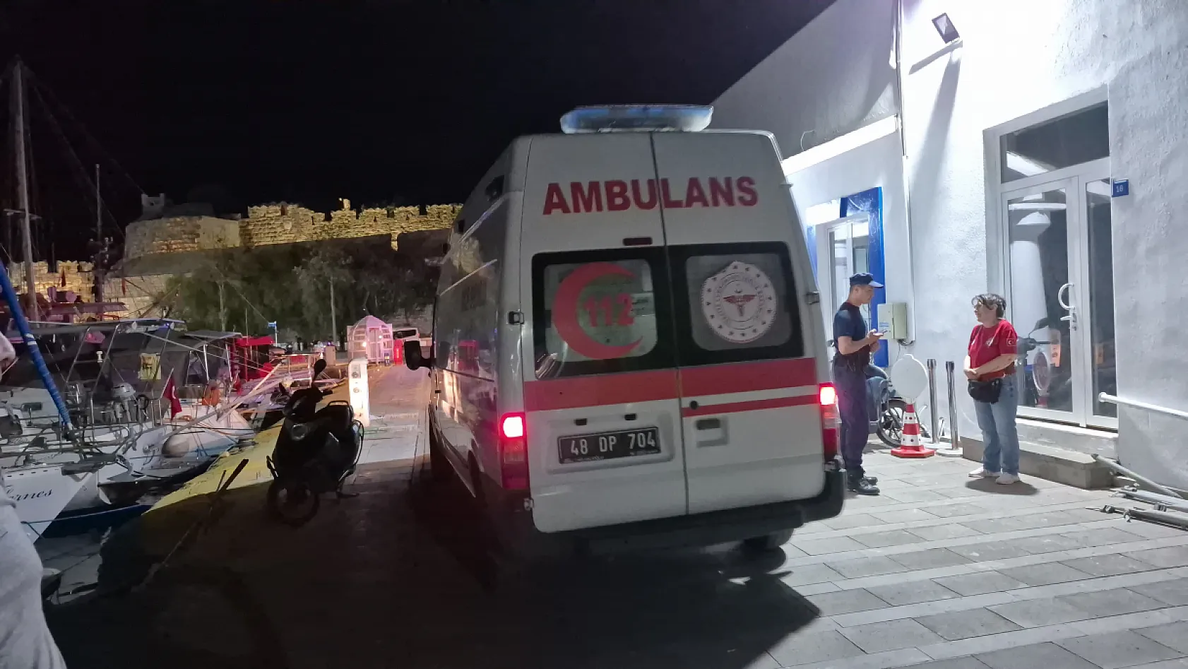 Bodrum'da ayağına ağırlık bağlayıp denize atladı