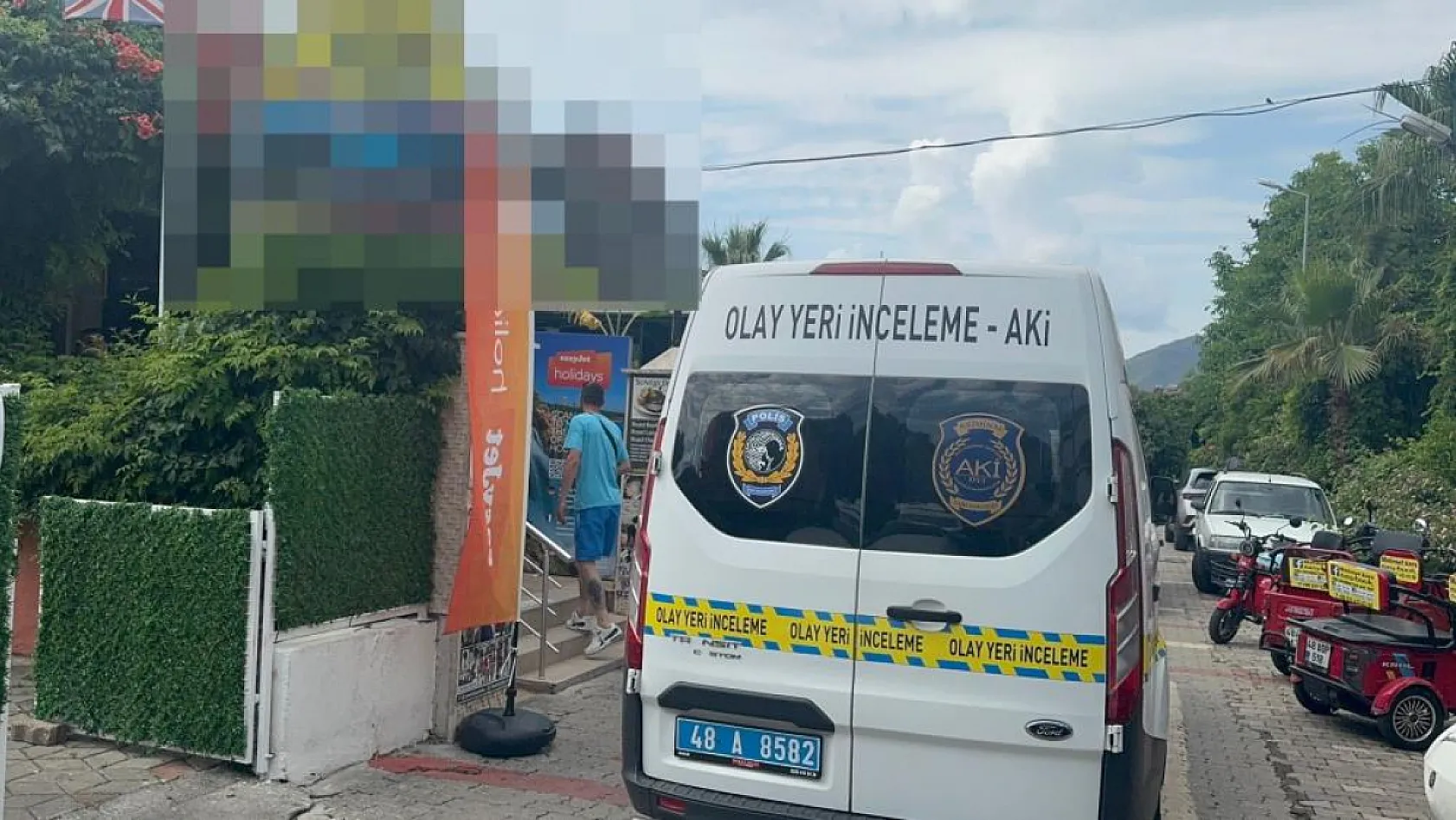Marmaris'te apartın çatı katından düşen İngiliz turist hayatını kaybetti