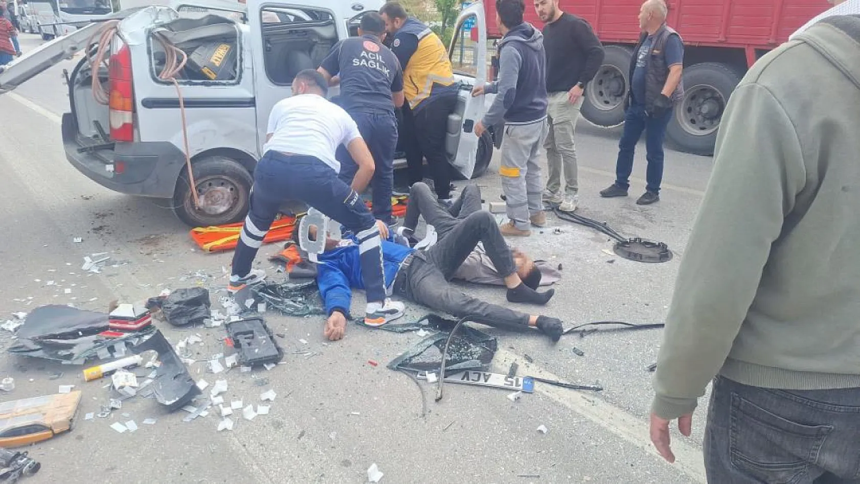 16 yaşındaki sürücü takla attı, araç hurdaya döndü!