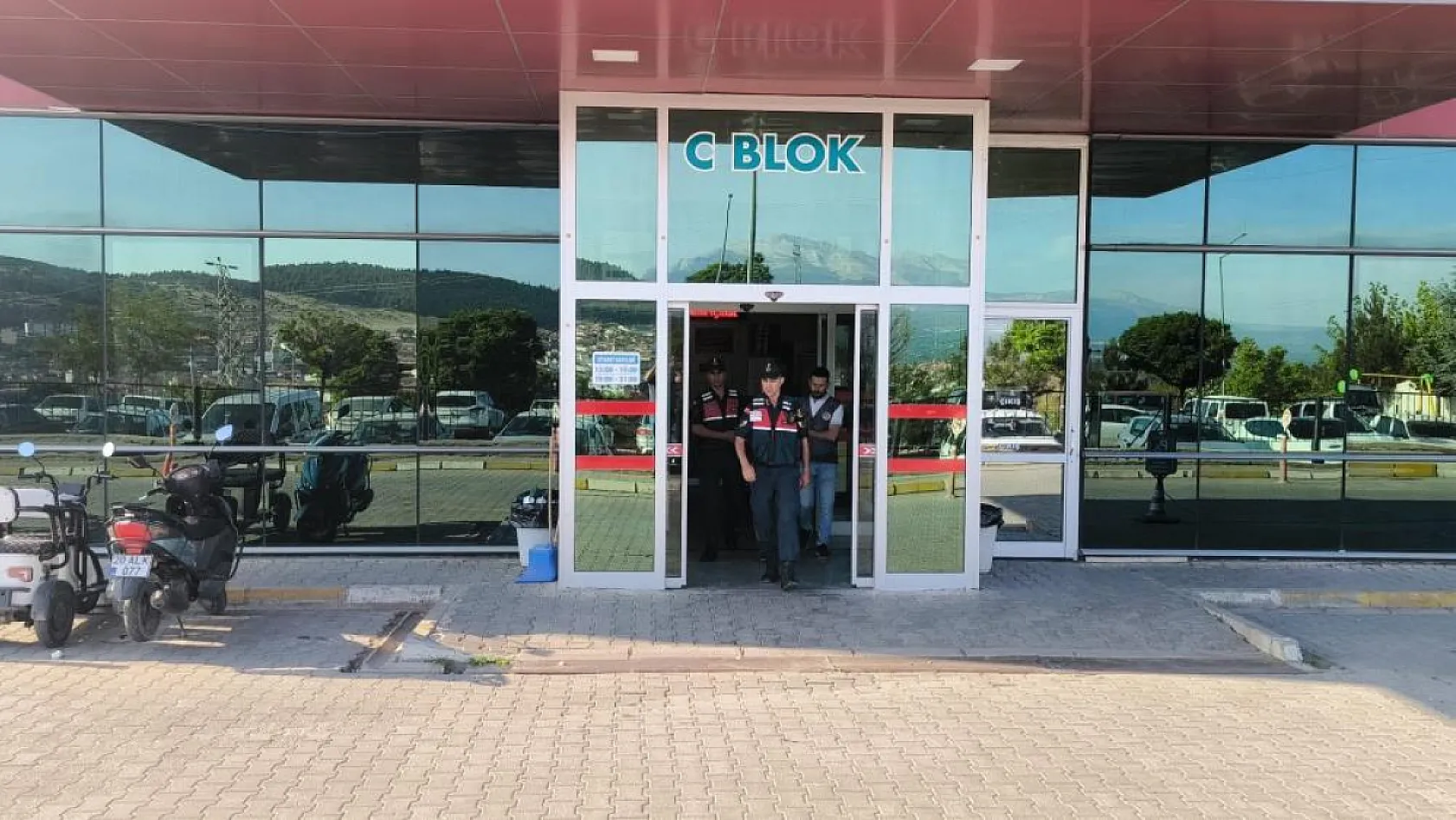 Her gün işe gider gibi hırsızlık yapıp, 140 ayrı suçtan 20 milyonluk vurgun yaptı