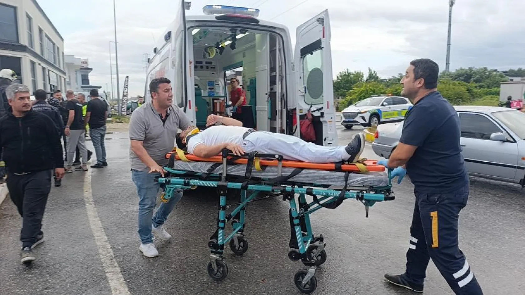 Kavşakta çarpıştığı otomobilin devrilmesine sebep oldu, sürücü 1.18 promil alkollü çıktı