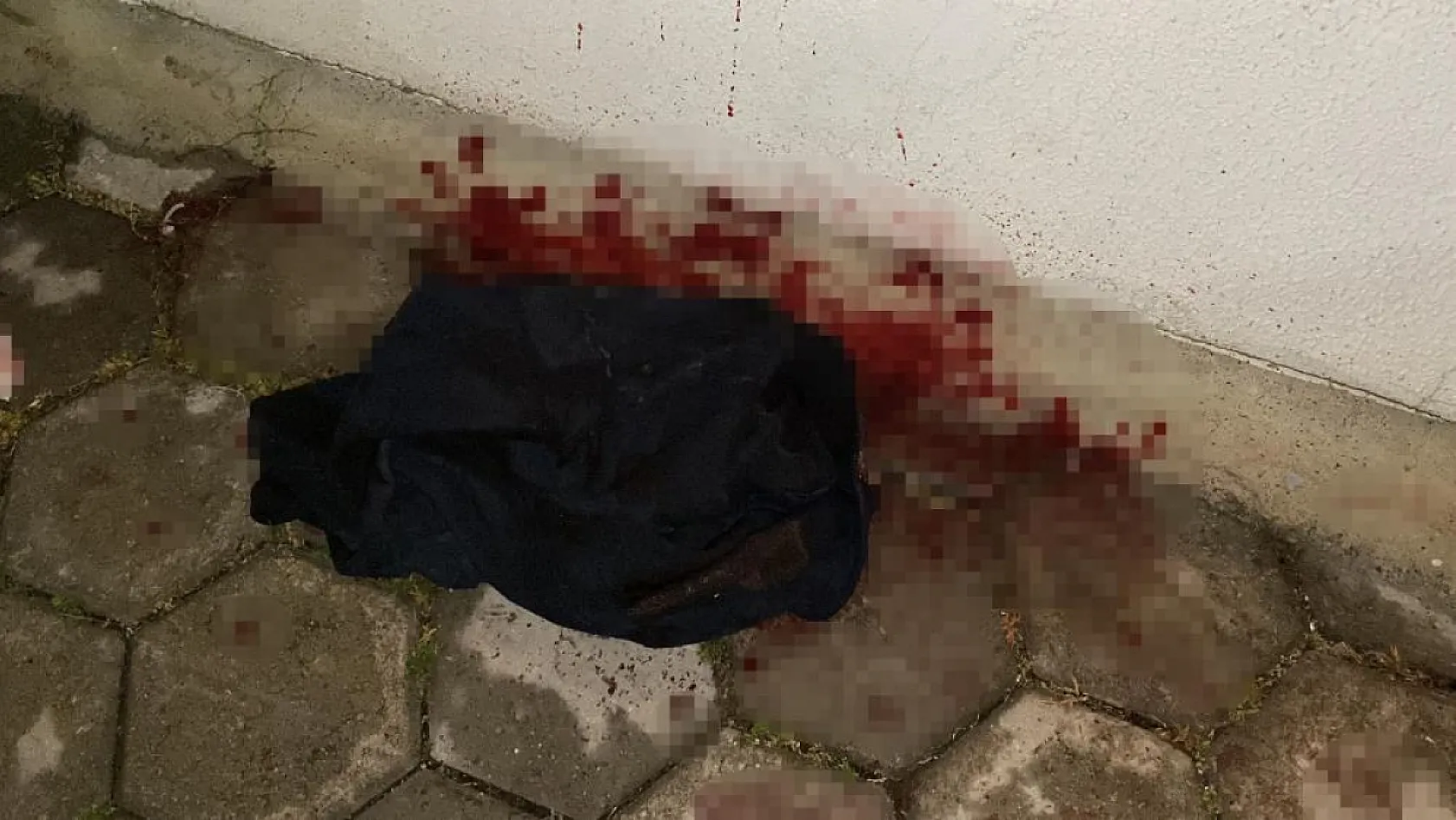 'Yanımda kız var, ne bakıyon!' dedi, 17 yaşındaki genci bıçakladı