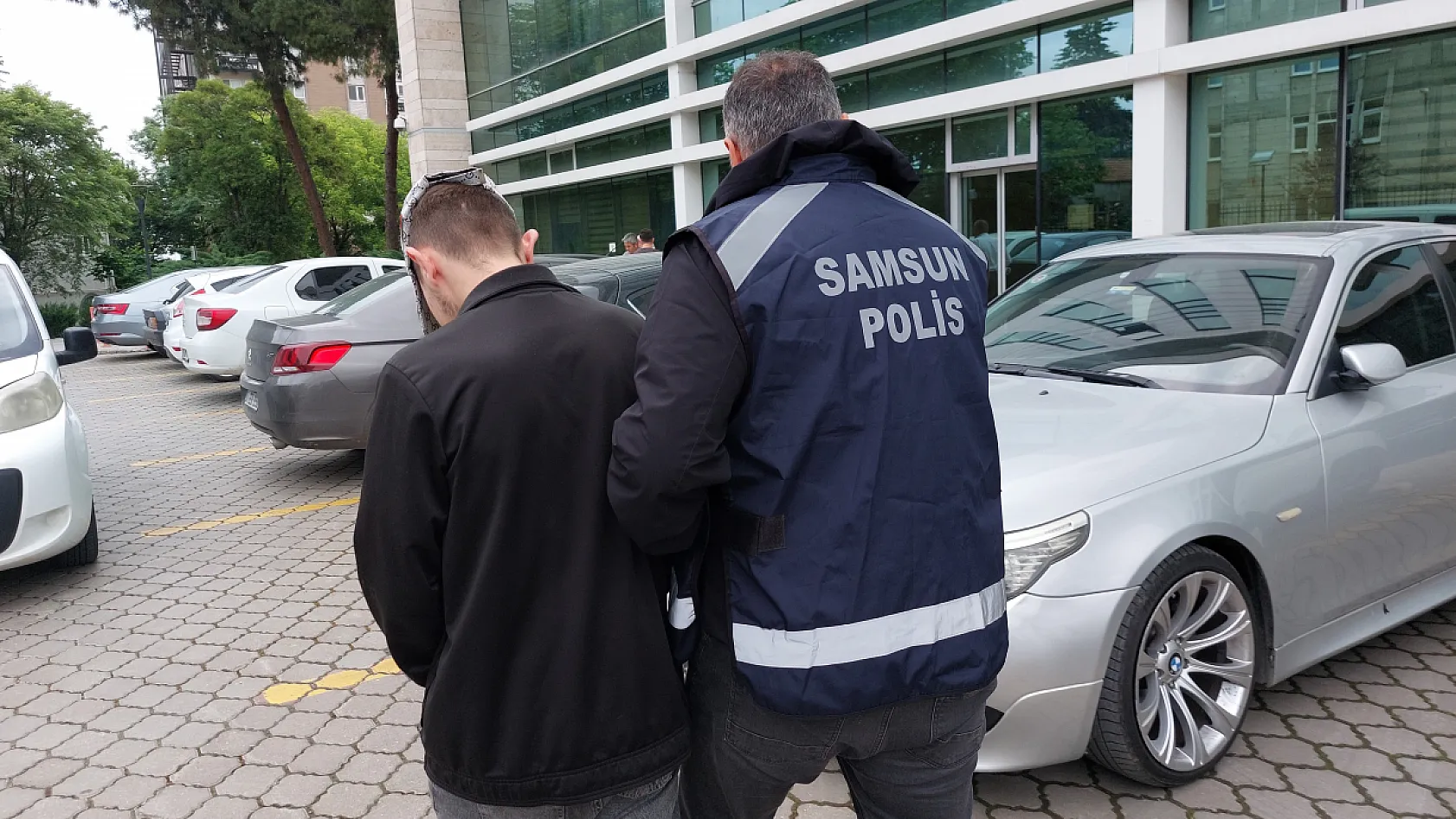 Kavgada bir kişiyi bıçaklayan genç yakalandı