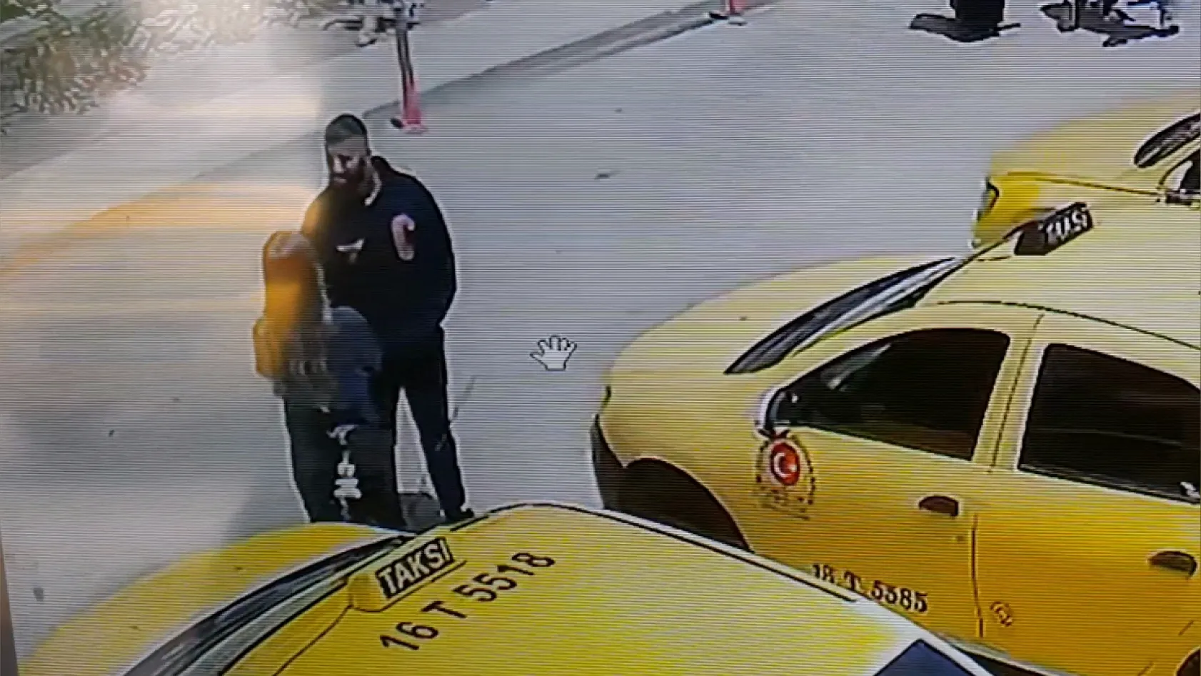 Eski nişanlısını sokak ortasında silahla vurdu
