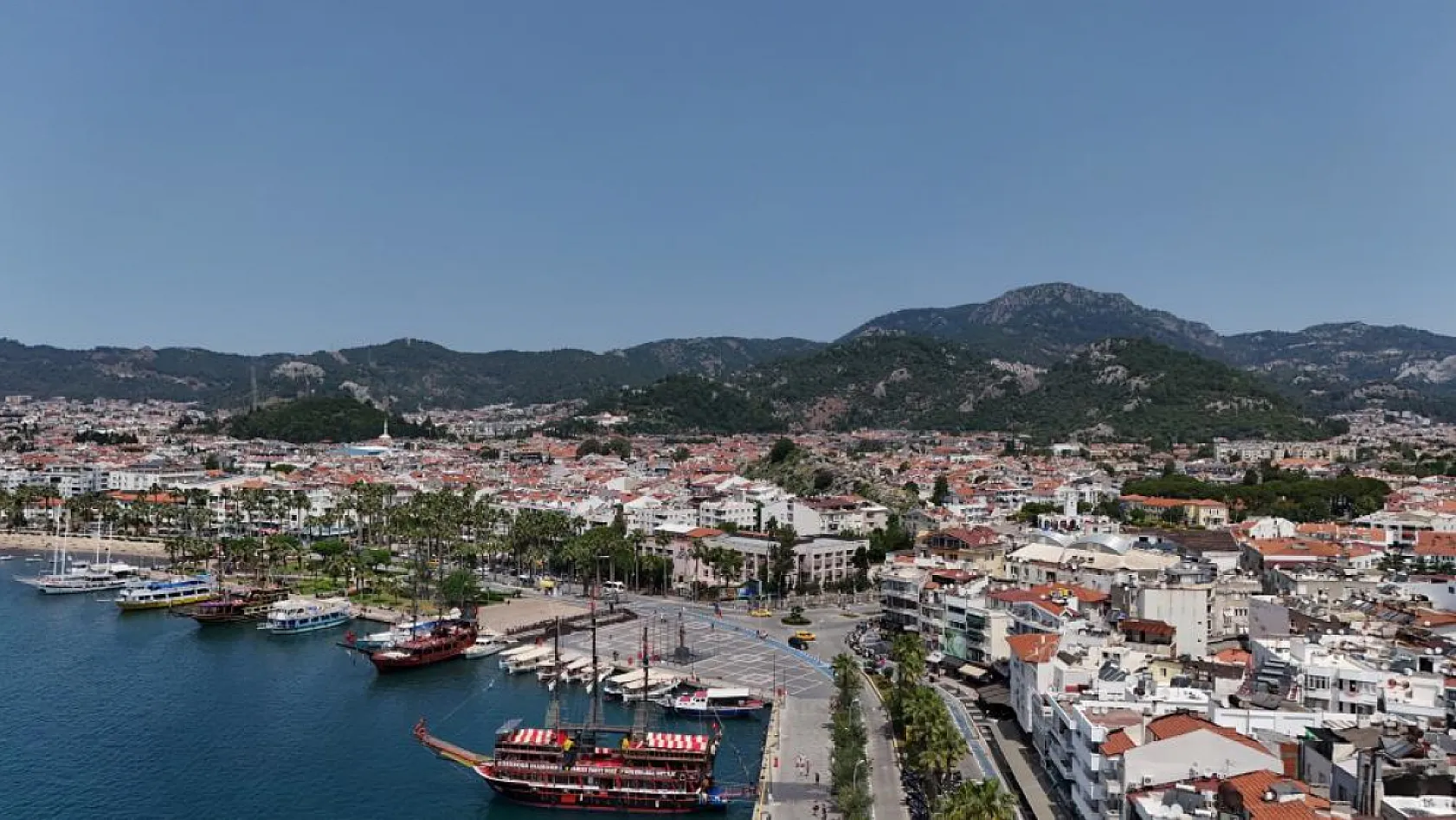 Depremin merkez üssü Marmaris'te hayat normale döndü