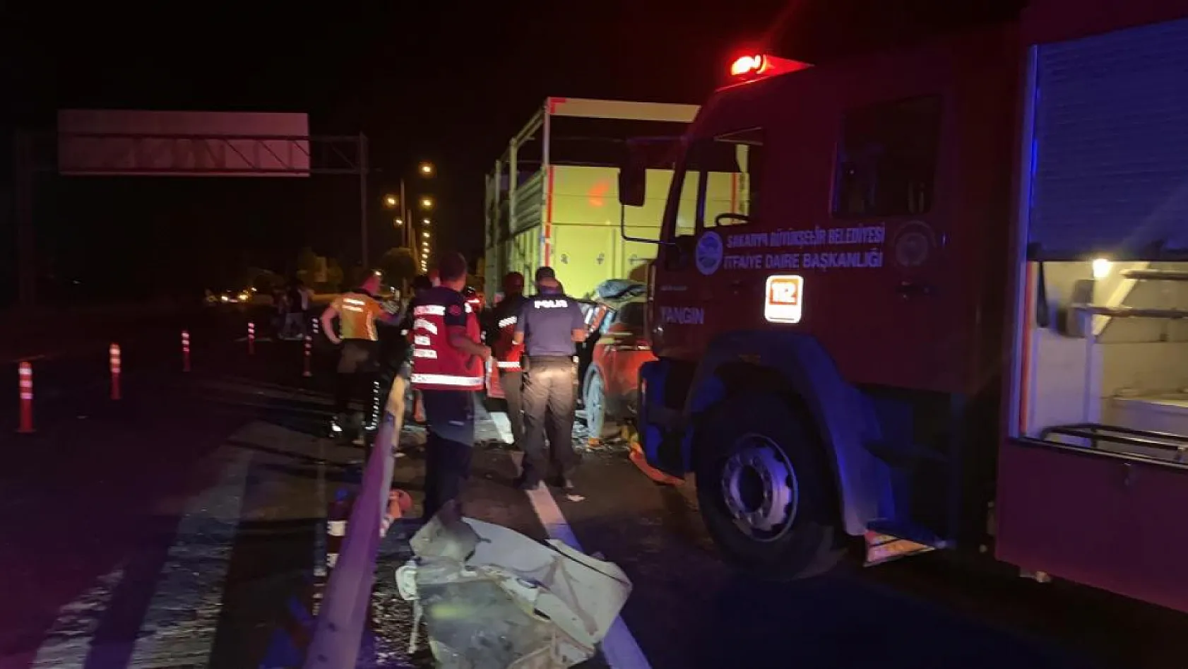 Cip kamyona saplandı, sürücü olay yerinde hayatını kaybetti