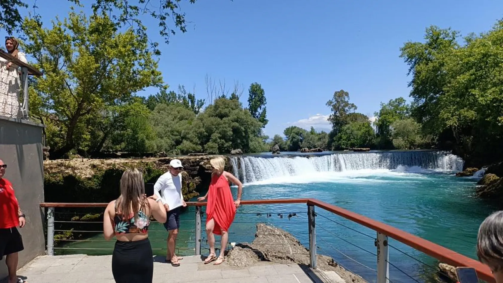 Manavgat Şelalesi'ndeki şok görüntüler! Sular çekildi, kayalar ortaya çıktı