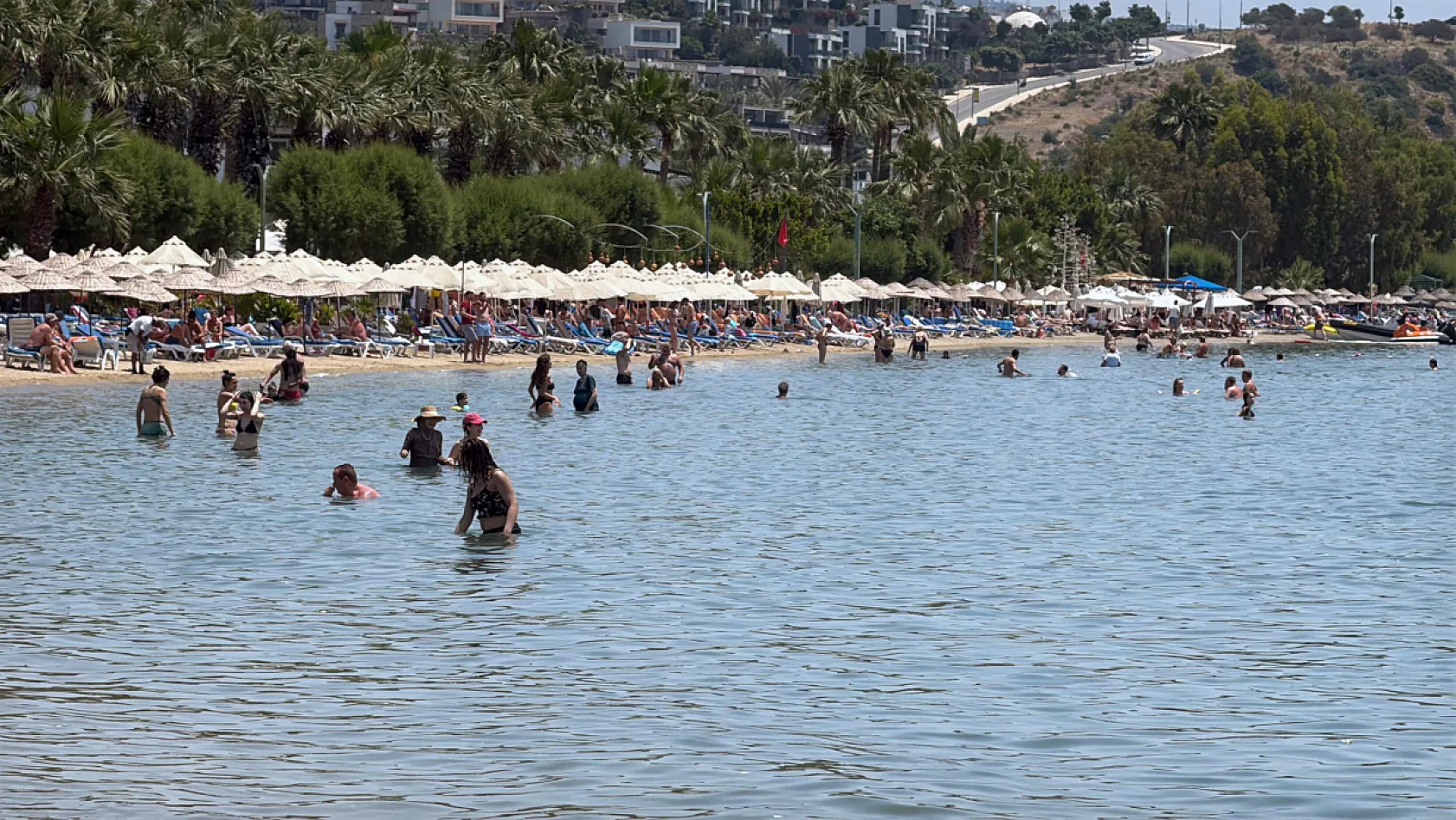 Bodrum sahillerinde 'bayram' yoğunluğu