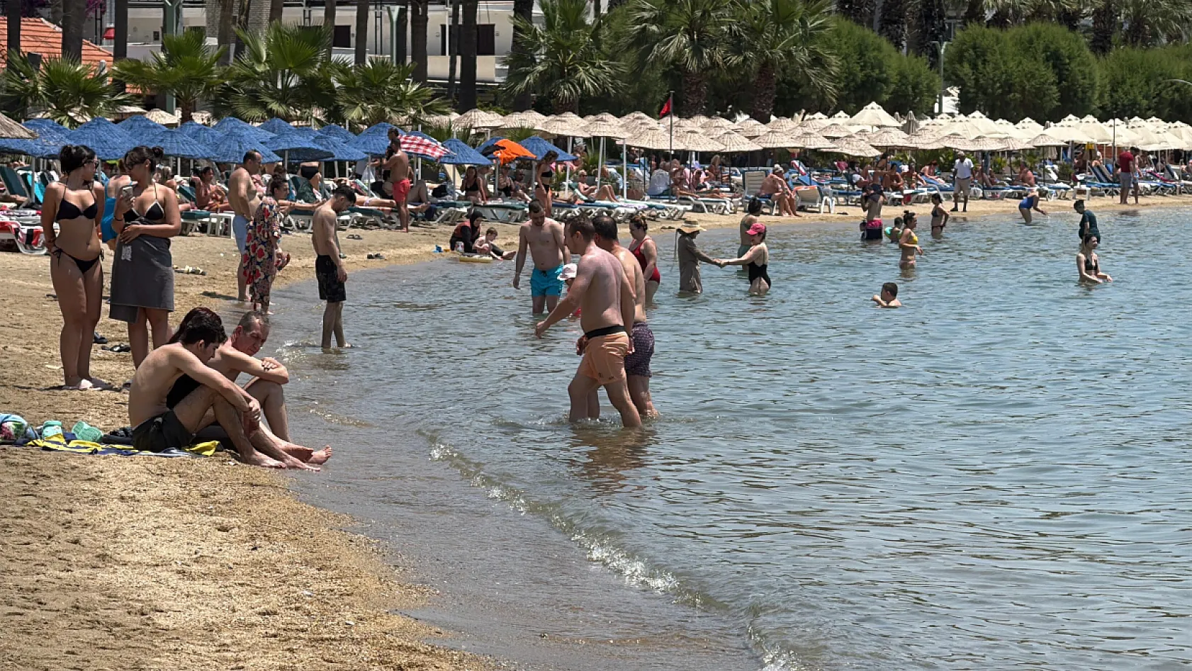 Bodrum sahillerinde 'bayram' yoğunluğu