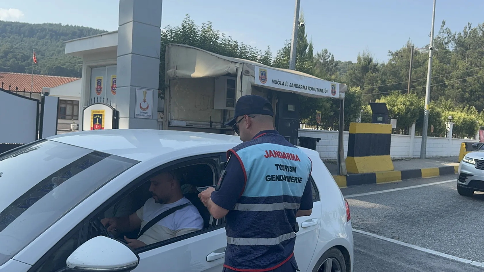 Marmaris ve Datça'ya 25 bin araç giriş yaptı