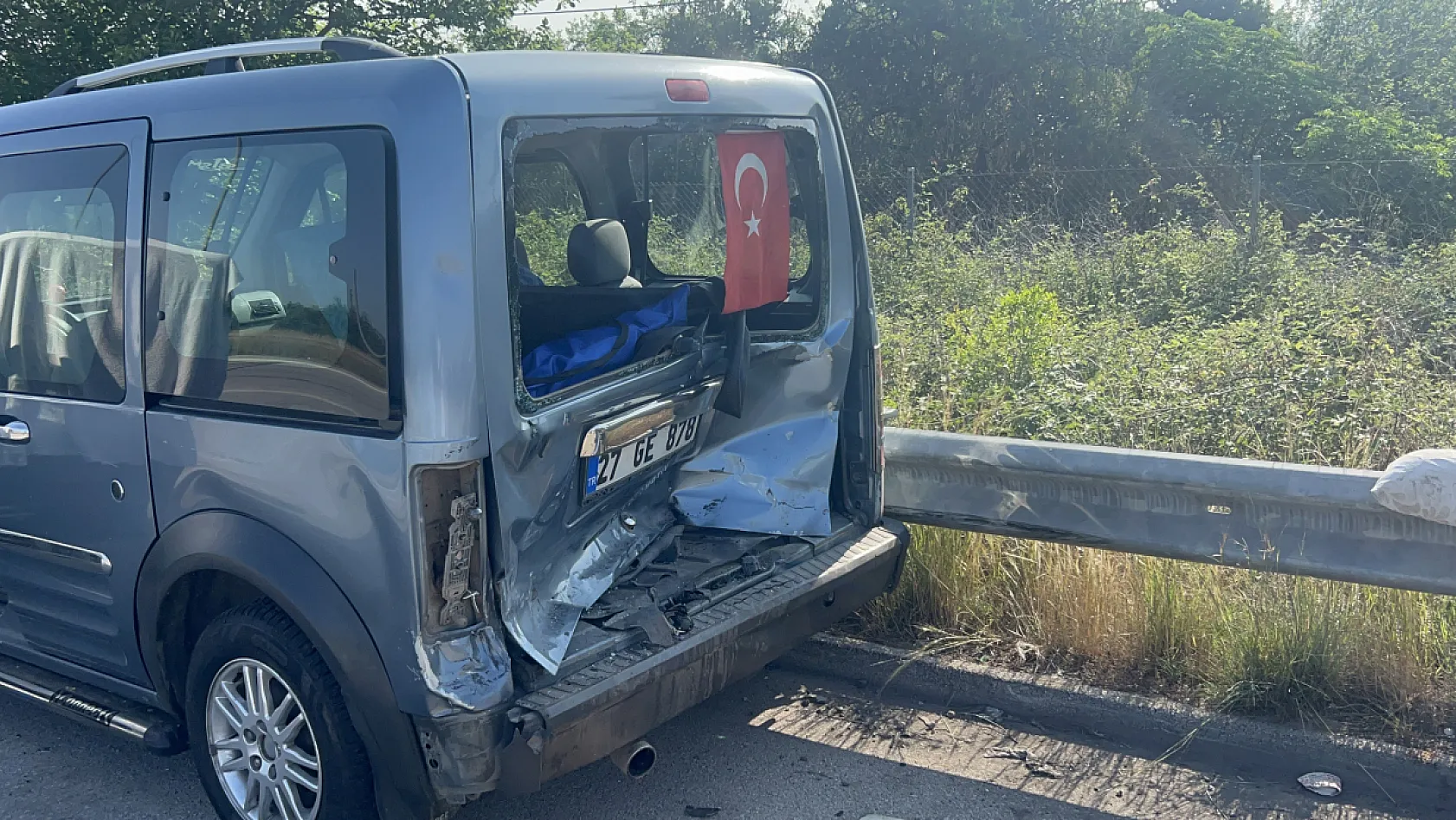 Kamyon 3 aracı biçti: 1 ölü, 10 yaralı