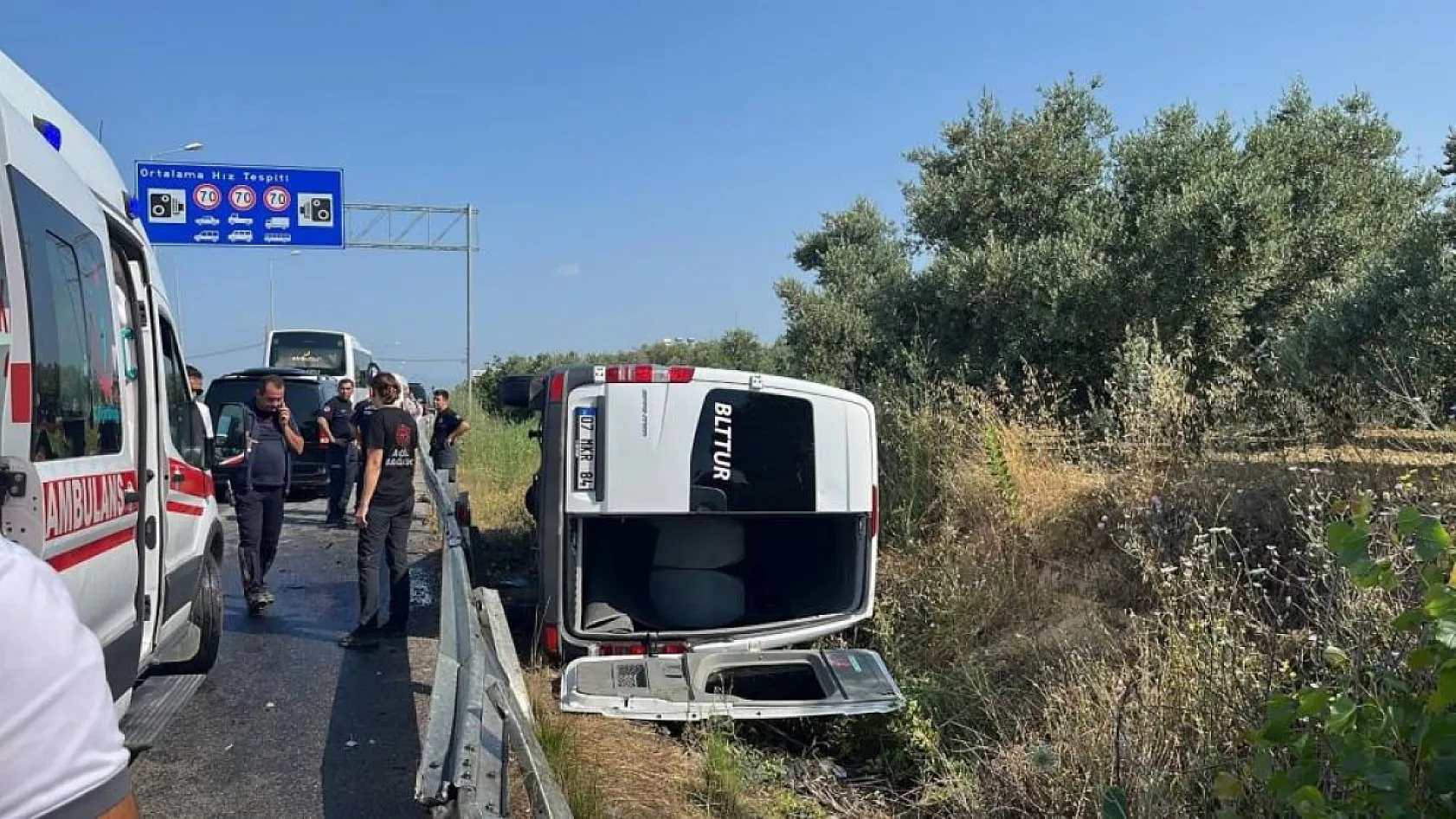 Antalya'da Tur Kazası: 6 Turist ve Sürücü Yaralandı