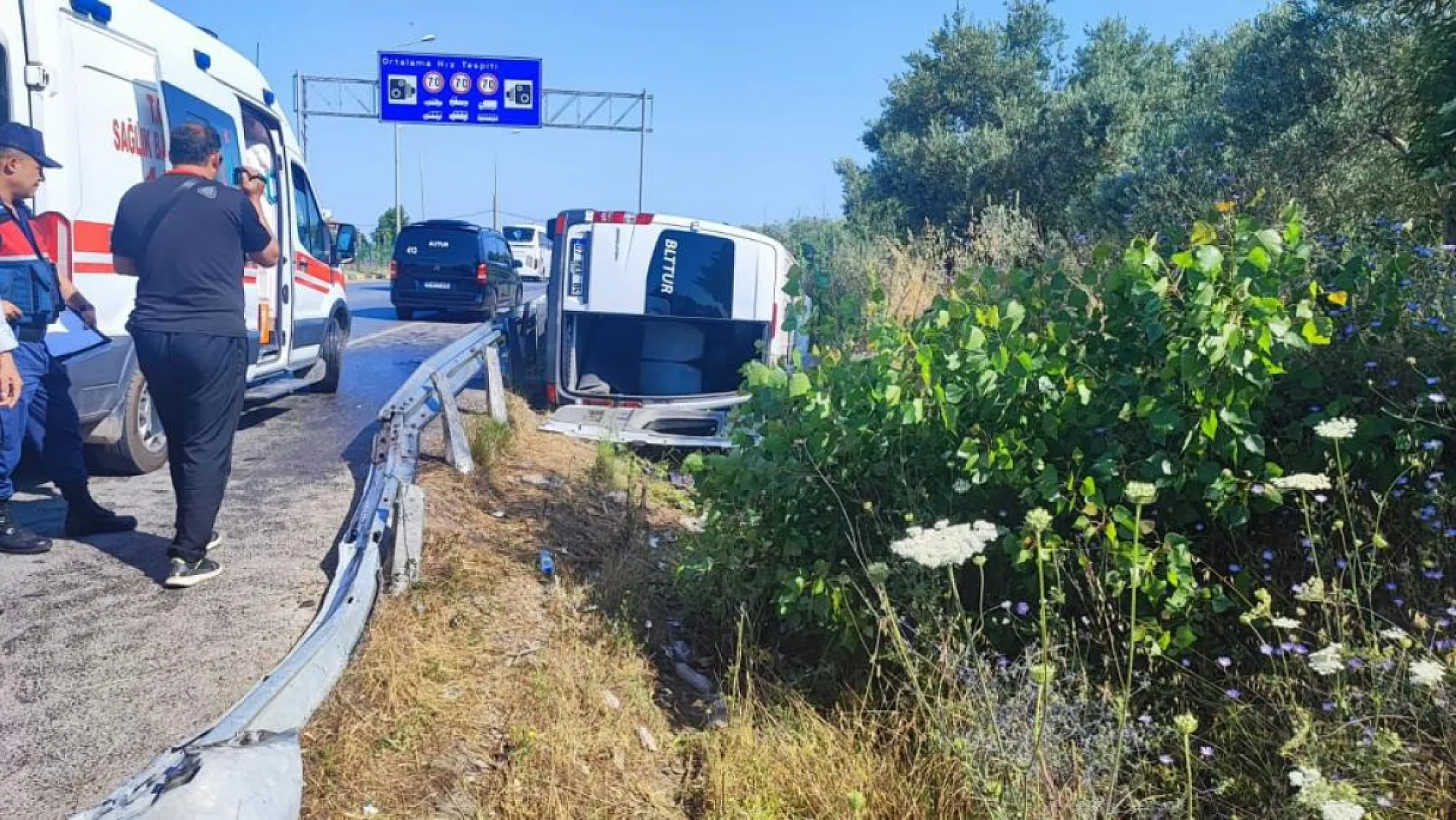 Antalya'da Tur Kazası: 6 Turist ve Sürücü Yaralandı