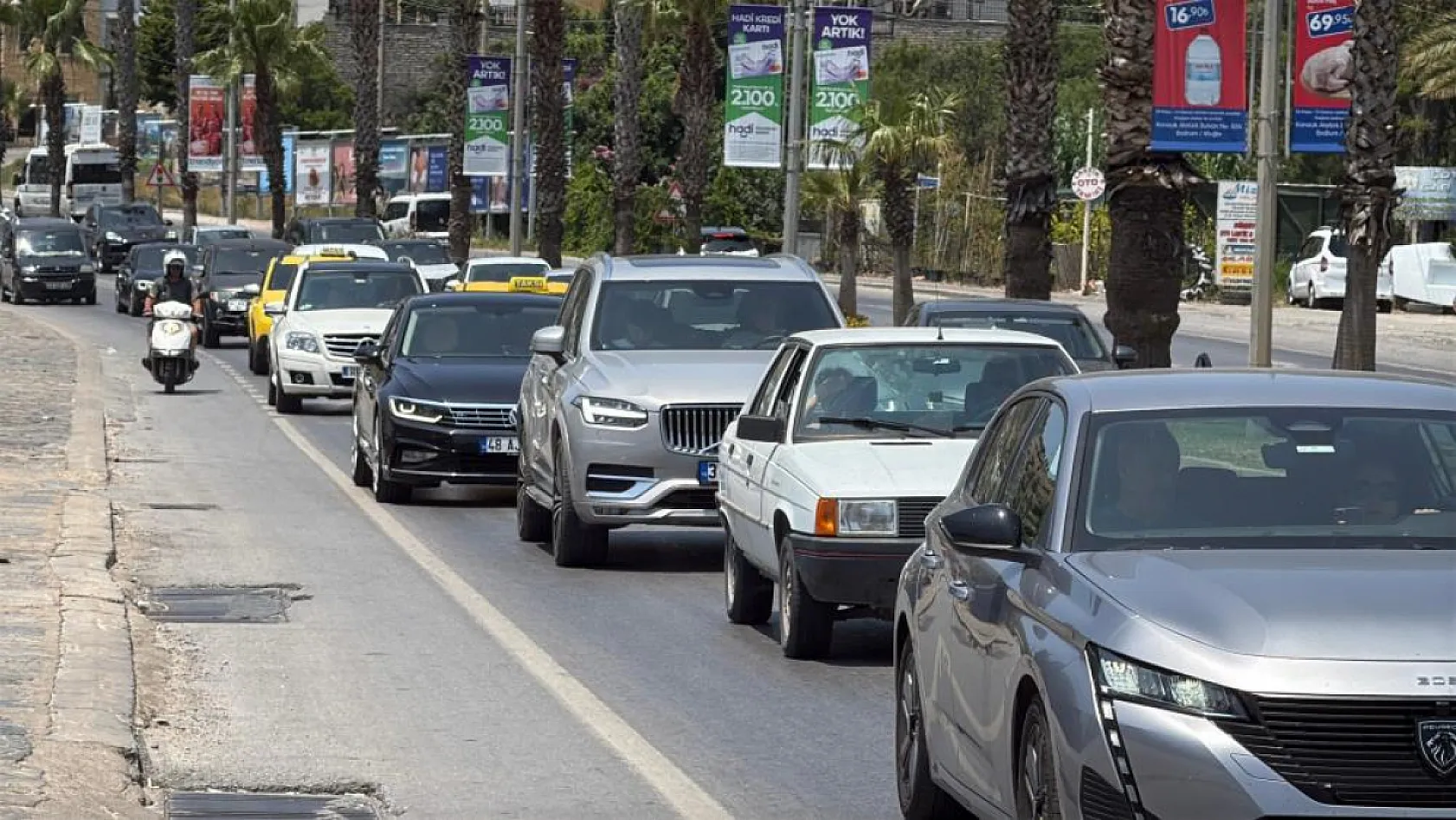 Bodrum'da dönüş yoğunluğu başladı: 15 binden fazla araç çıktı