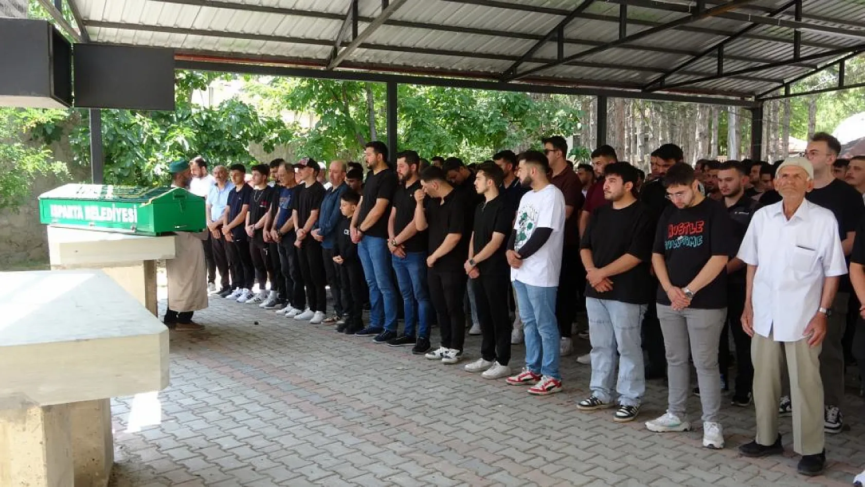 Antalya - Kemer Karayolu'nda 2 gencin hayatını kaybettiği motosiklet kazasından geriye yakınlarının gözyaşı kaldı
