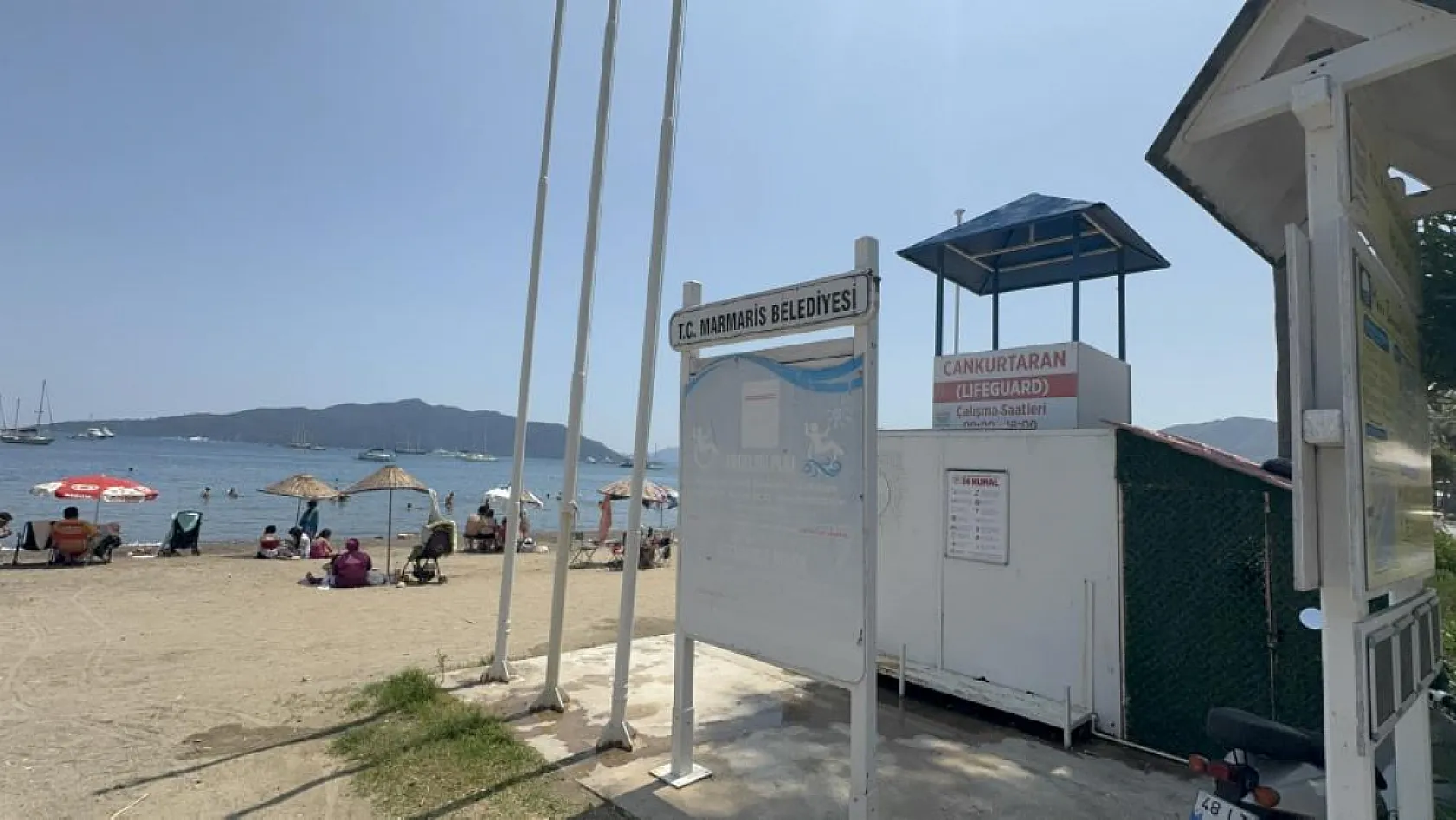 Marmaris'te mavi bayraklı halk plajında vatandaştan 'cankurtaran' ve 'soyunma kabini' tepkisi