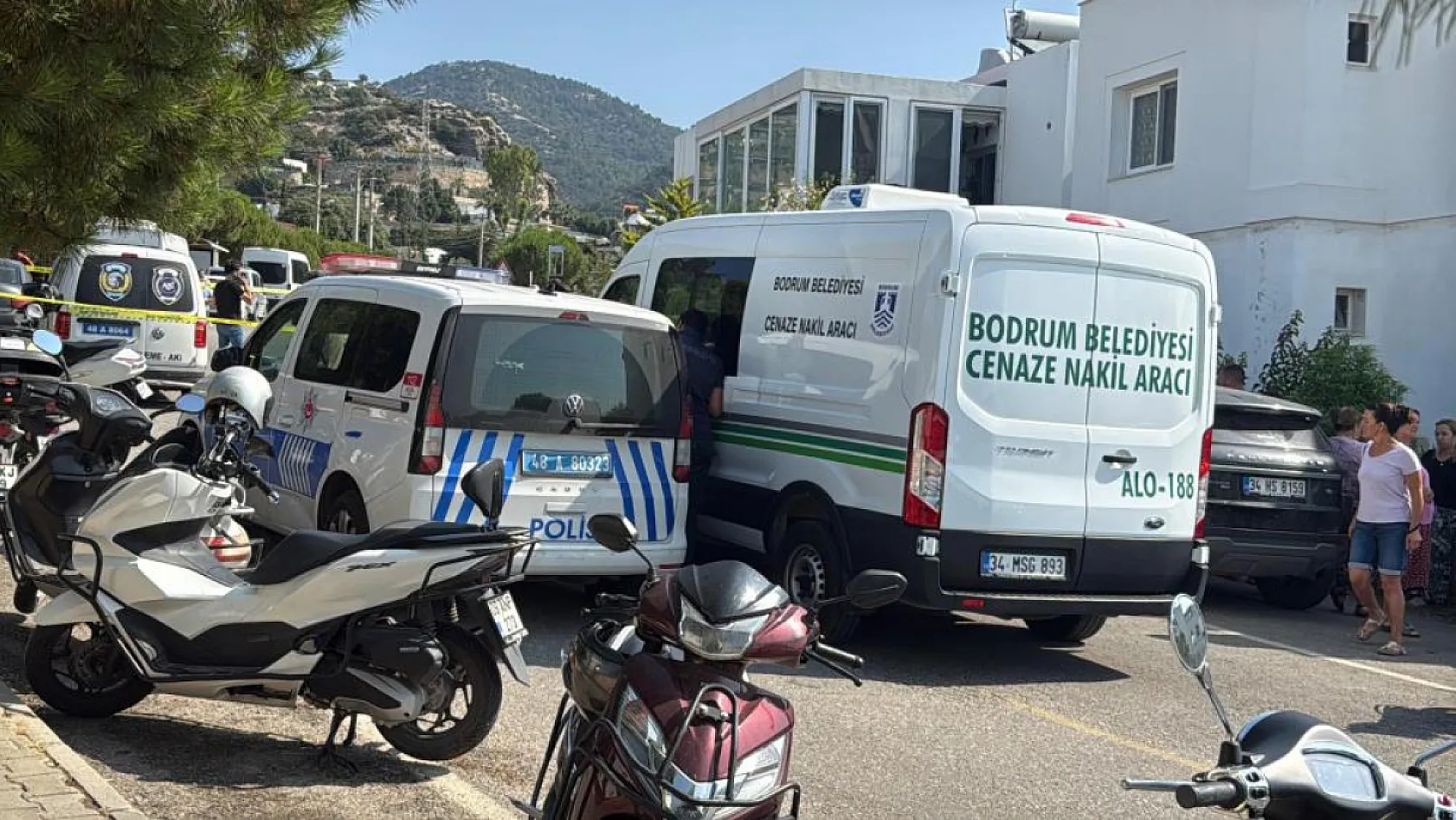 Bodrum'da emekli polis çatıdan düşerek can verdi