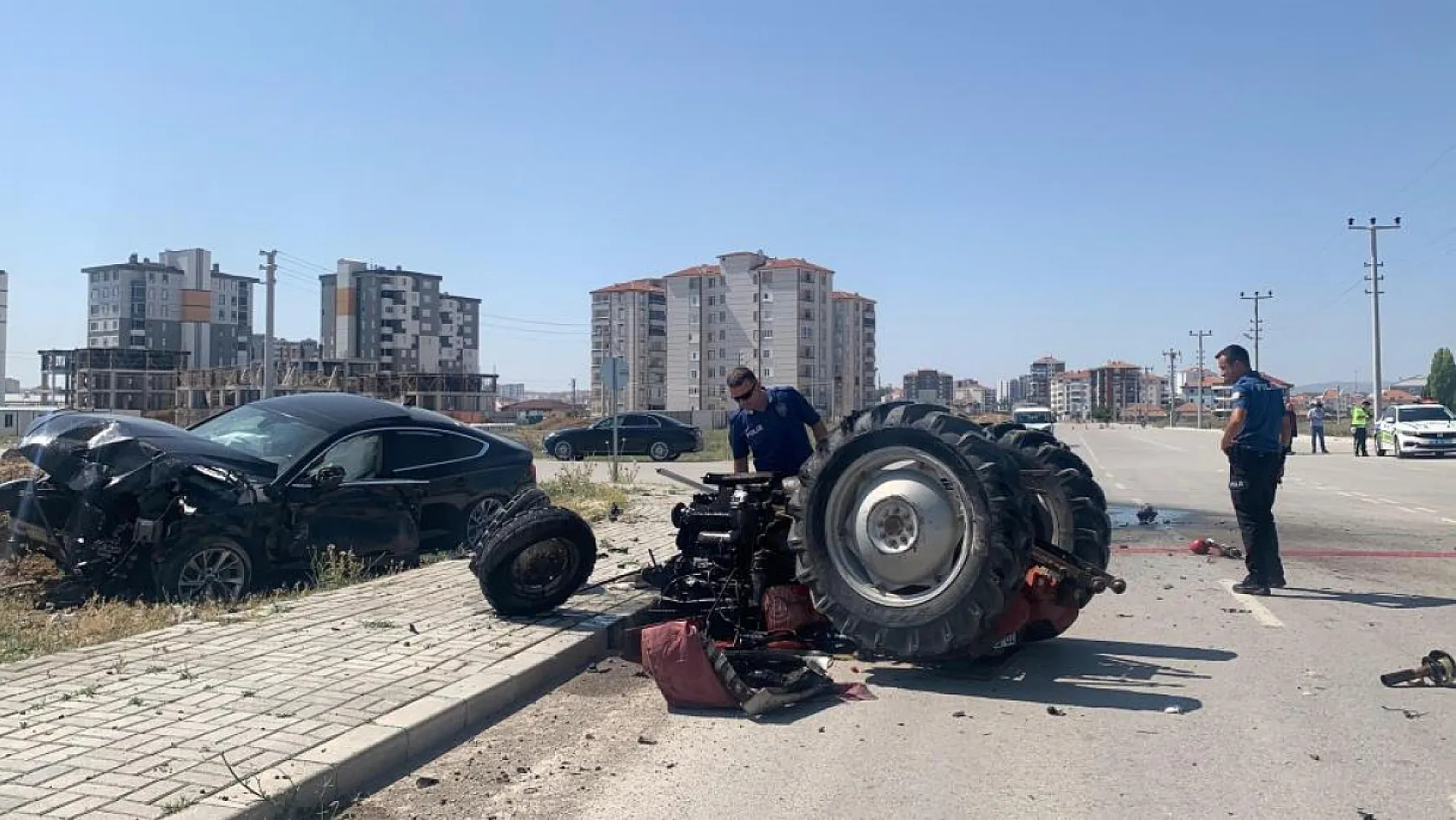Otomobil ile traktör çarpıştı: 86 yaşındaki sürücü hayatını kaybetti