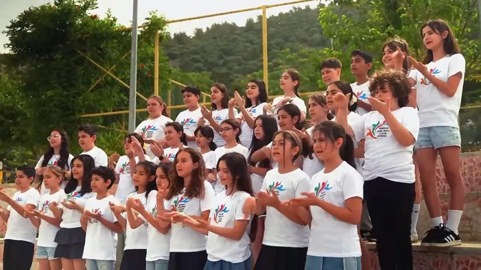 Bodrumlu çocuklardan anlamlı mesaj: Bırak tableti telefonu, hayatı kaçırma