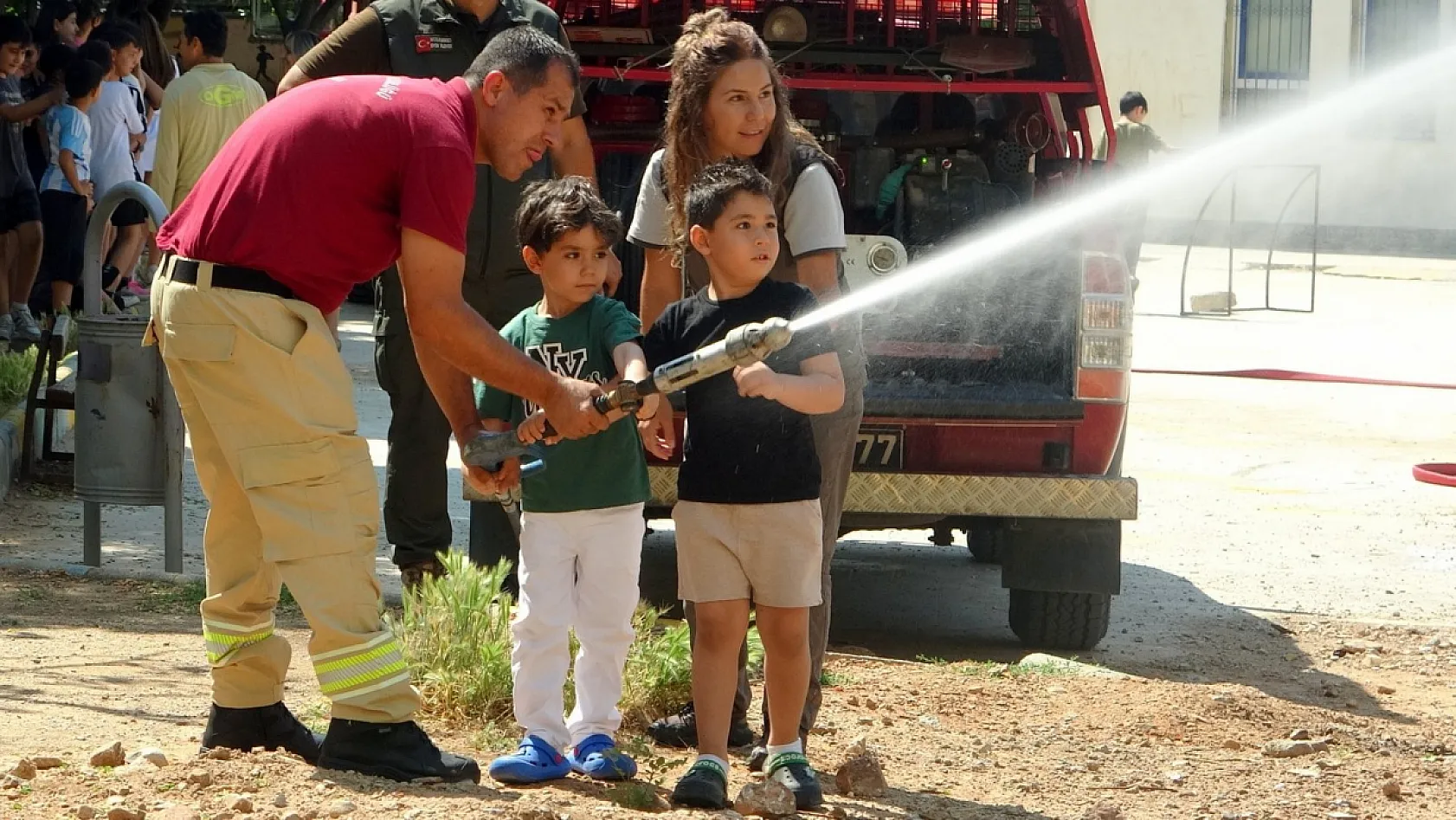 Muğla'da öğrencilere orman yangınları konusunda eş zamanlı farkındalık eğitimi verildi