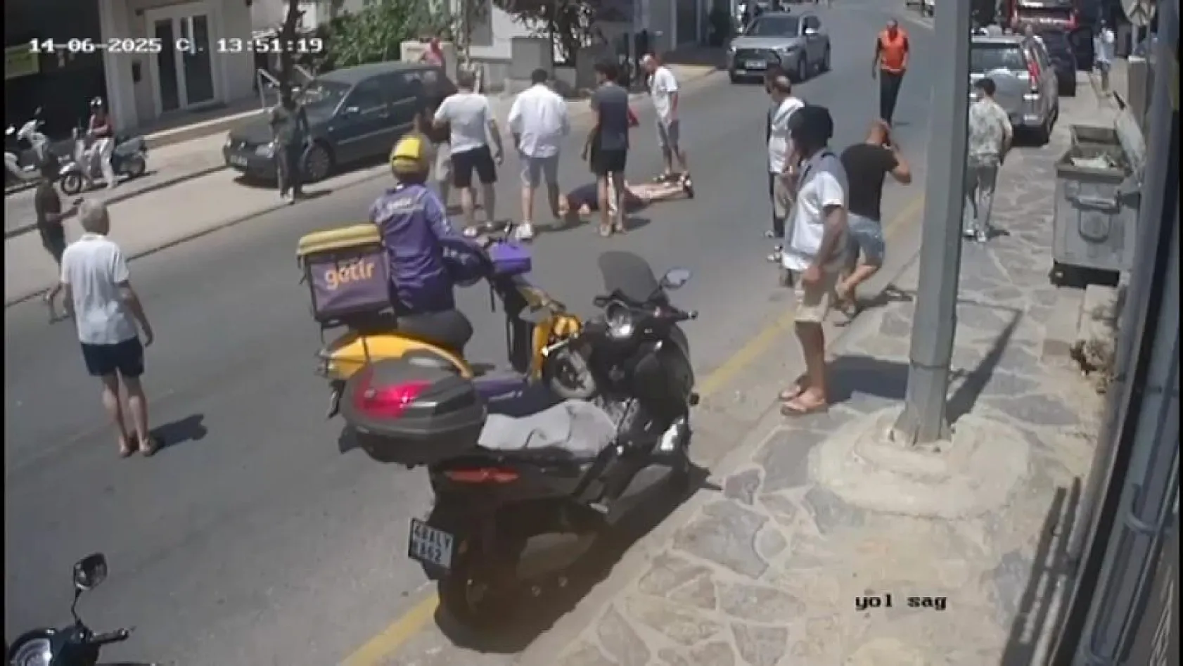 Muğla'da yolun karşısına geçmeye çalışan adama hafif ticari araç çarptı