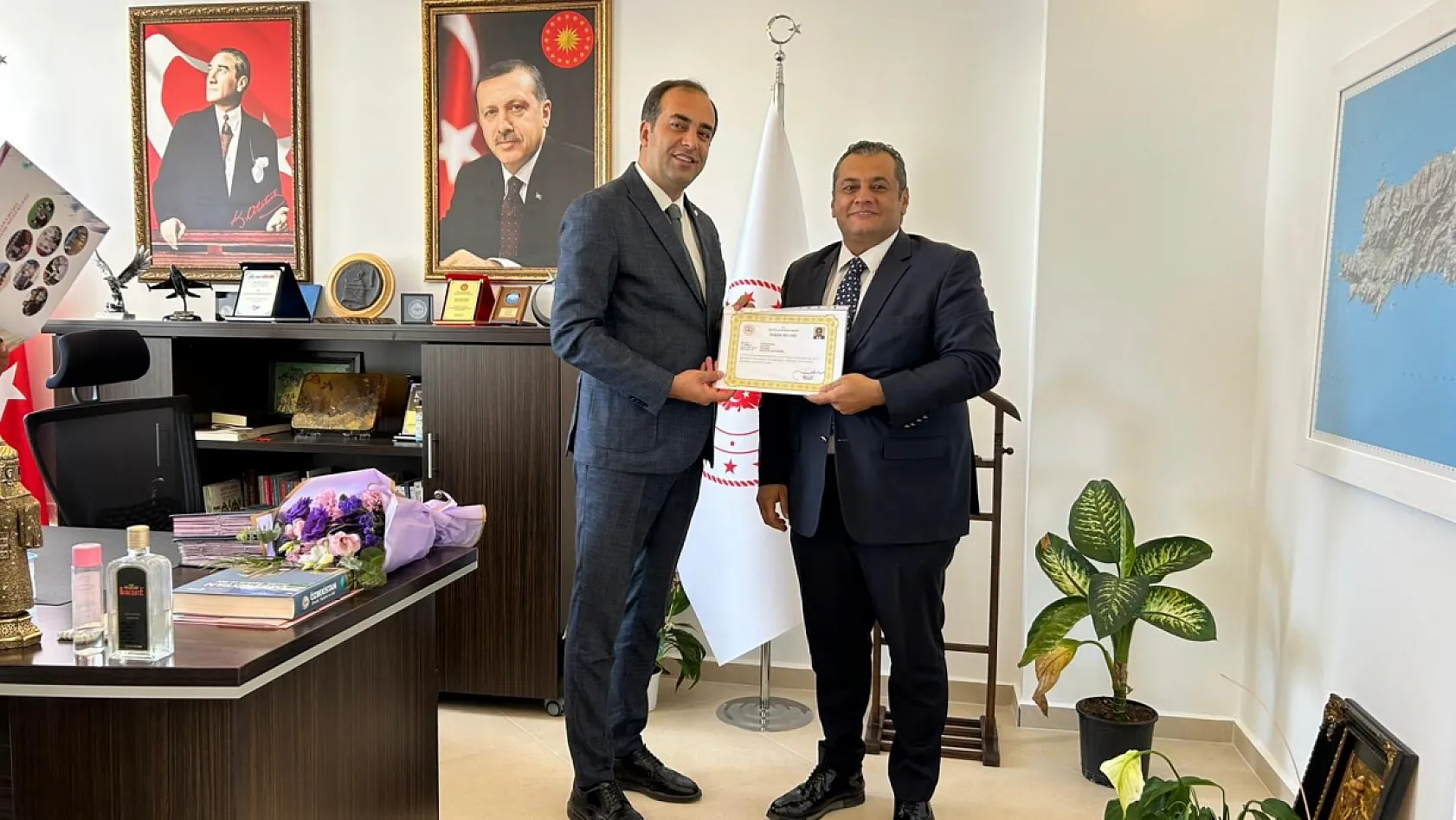 Datça'da eğitim yöneticilerine başarı belgesi takdim edildi