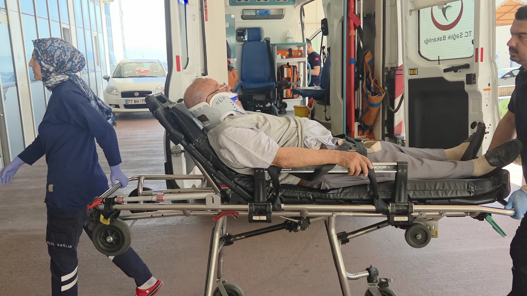 Direksiyon başında fenalaştı 4 araca çarparak durabildi