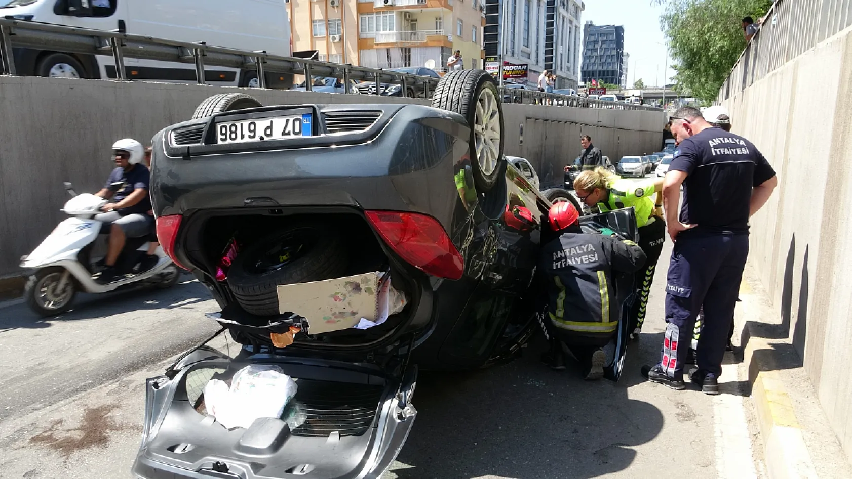 Takla atan araçtan burnu bile kanamadan çıktı
