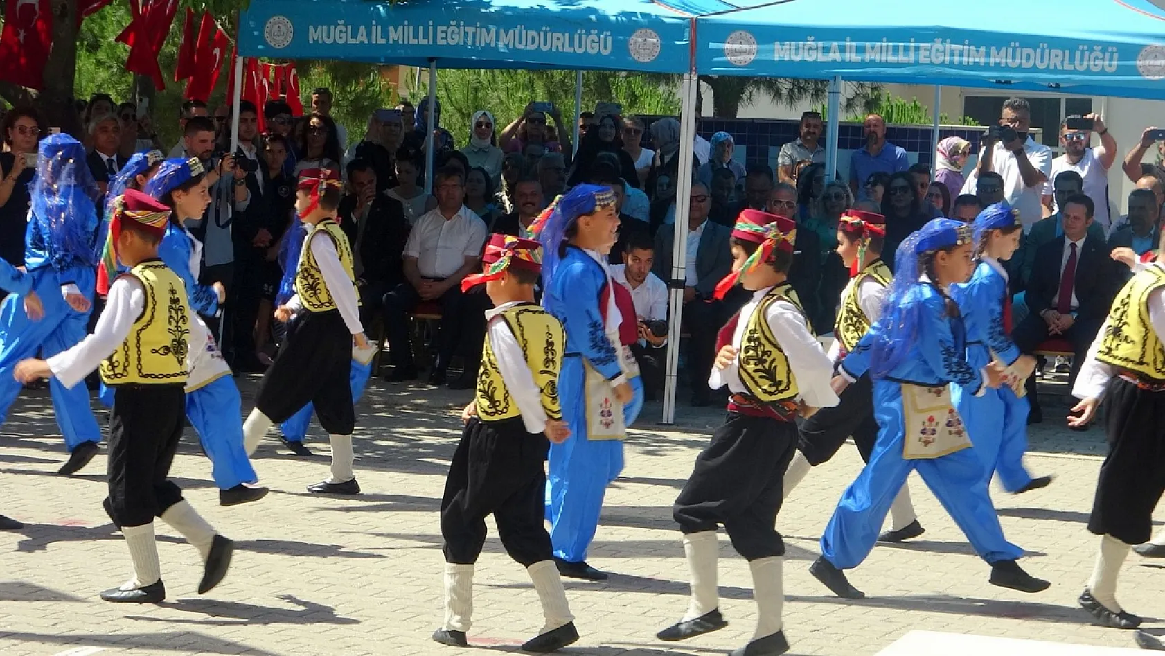 Muğla'da 163 bin öğrenci karne sevinci yaşadı