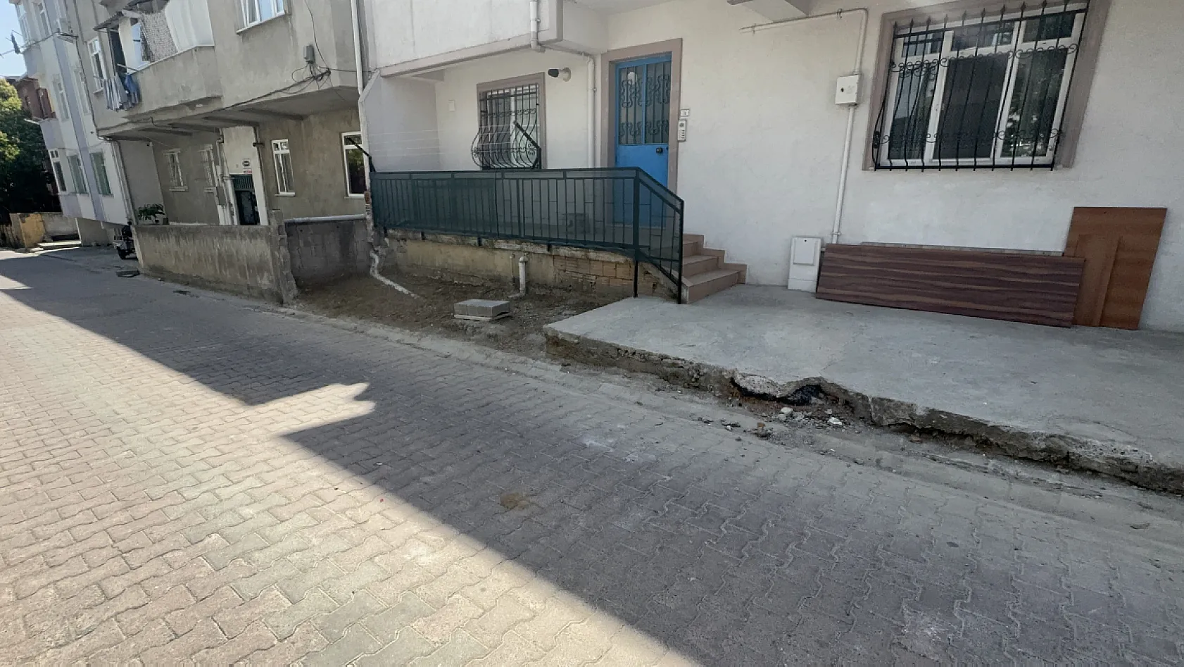 Yardım istedi, otomobilinden oluyordu
