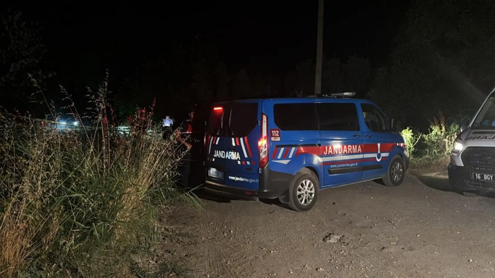 Bir kişi boğazı kesilerek öldürülmüş halde bulundu