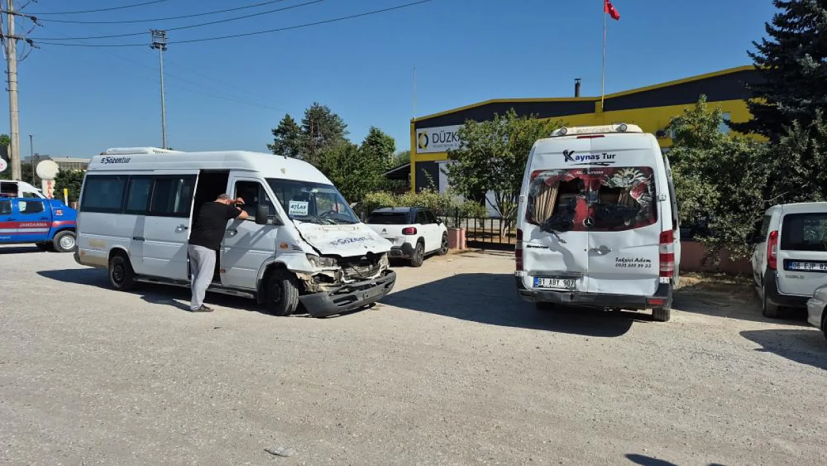 İşçi Servisleri ve Tır Kazasında 6 Kişi Yaralandı